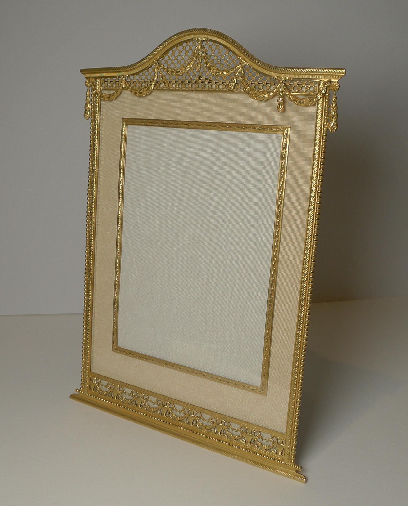 Grand Large Gilded Bronze Photograph / Picture Frame c.1910 For Sale 3