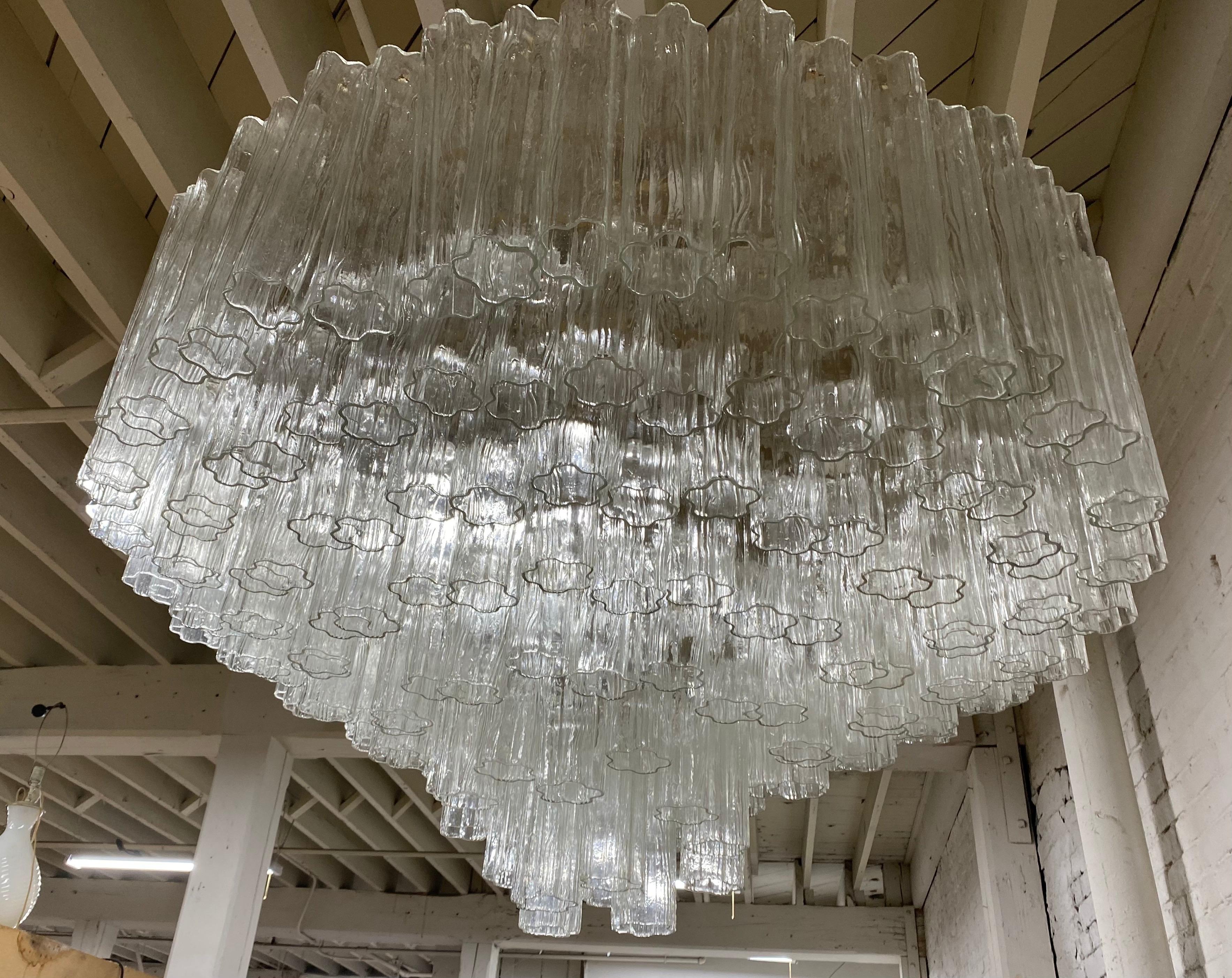 Grand Large Murano Glass 1970s High Style Chandelier  11