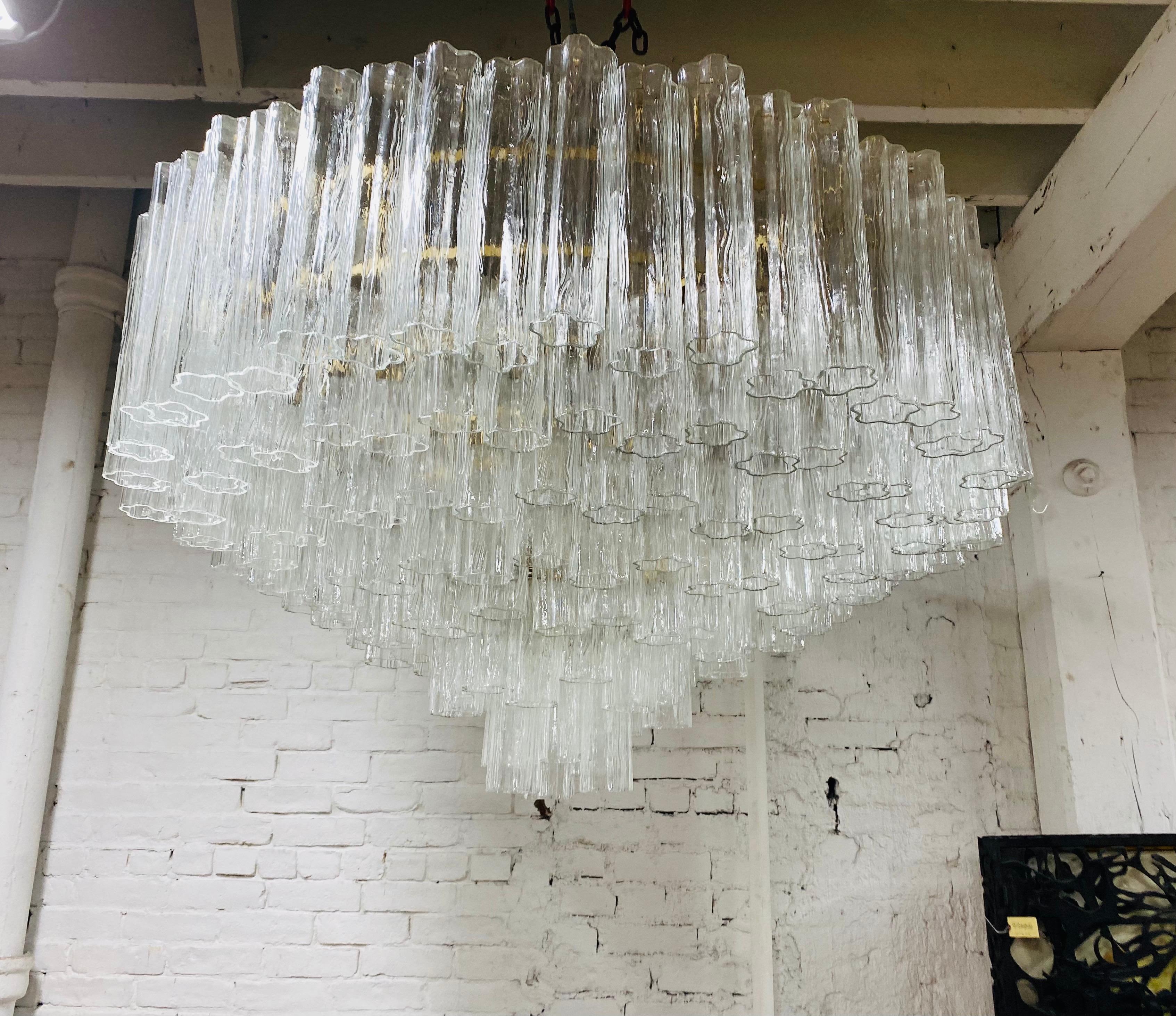 Mid-Century Modern Grand Large Murano Glass 1970s High Style Chandelier 
