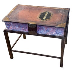 Table d'appoint Grand Livre