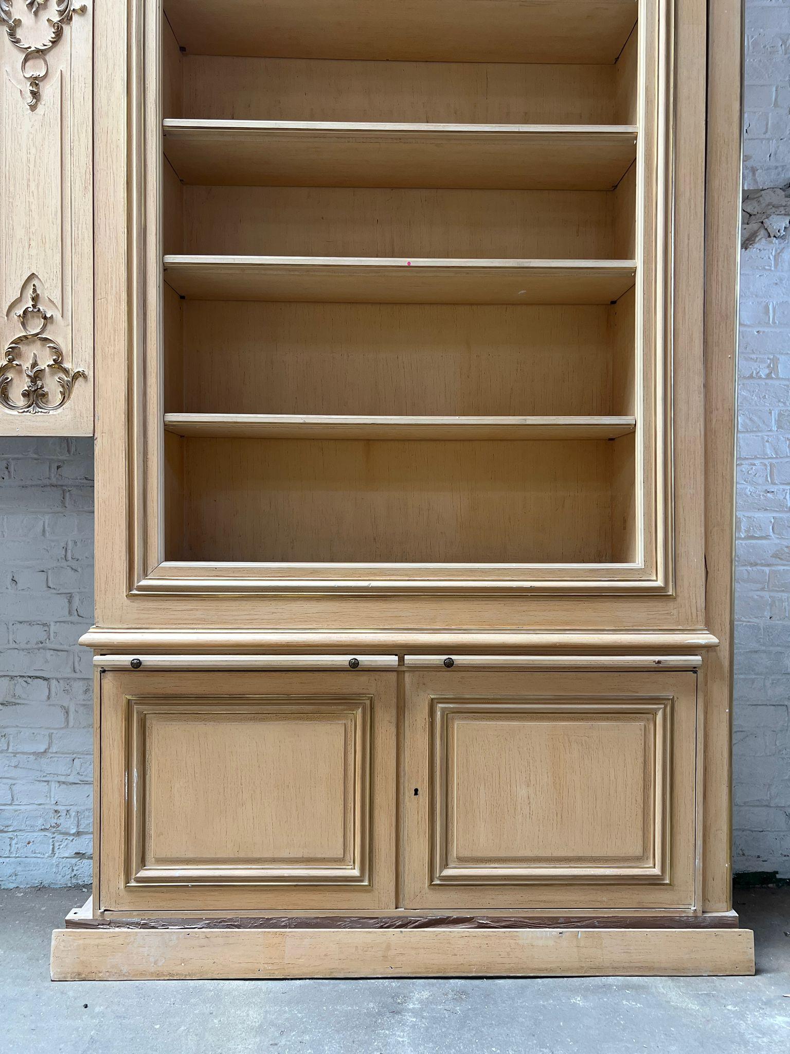 Libreria Boiserie in stile Luigi XV con specchio, Francia, XX secolo in vendita 9