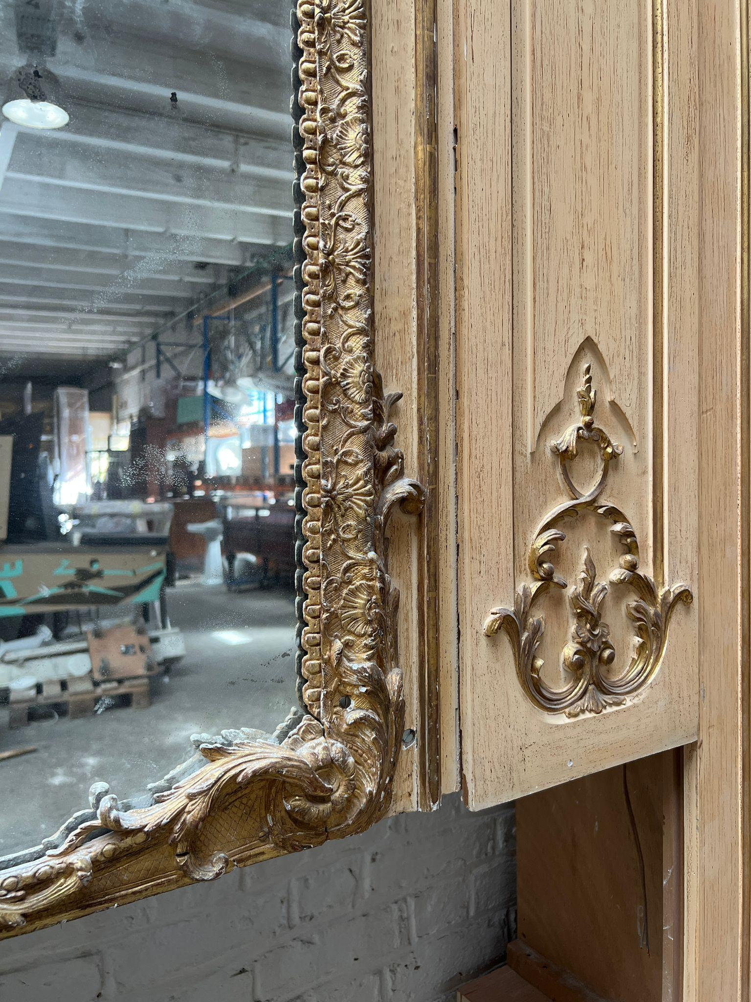 Libreria Boiserie in stile Luigi XV con specchio, Francia, XX secolo In condizioni buone in vendita a TOURCOING, FR