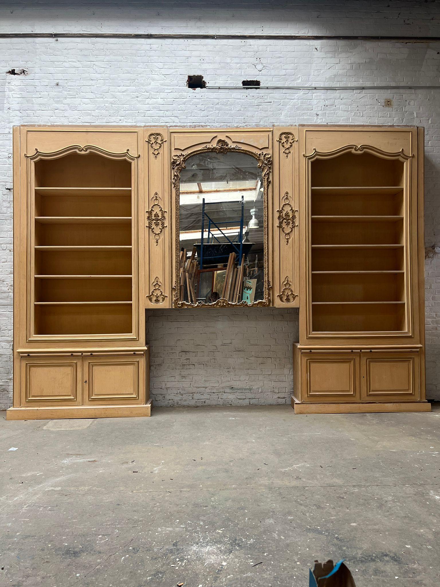 Libreria Boiserie in stile Luigi XV con specchio, Francia, XX secolo in vendita 2