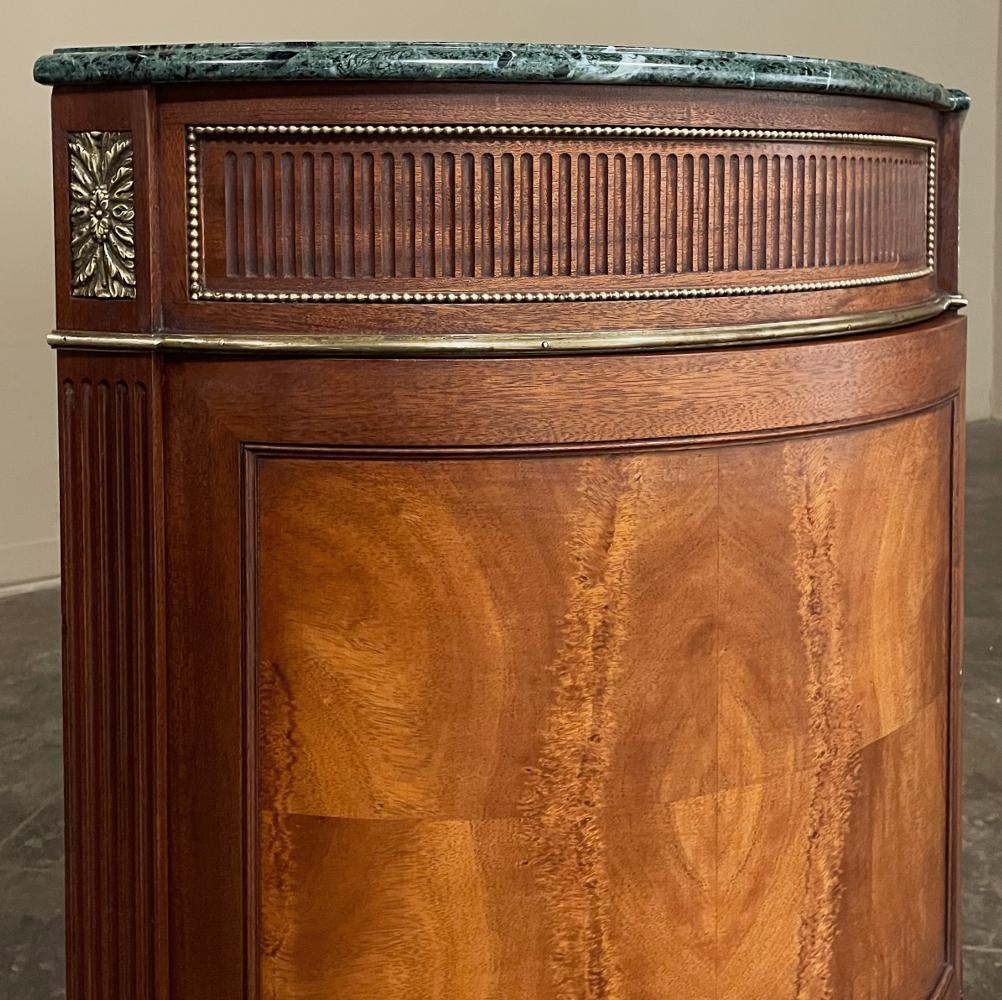Grand Louis XVI Mahagoni Marmorplatte Buffet ~ Credenza 9