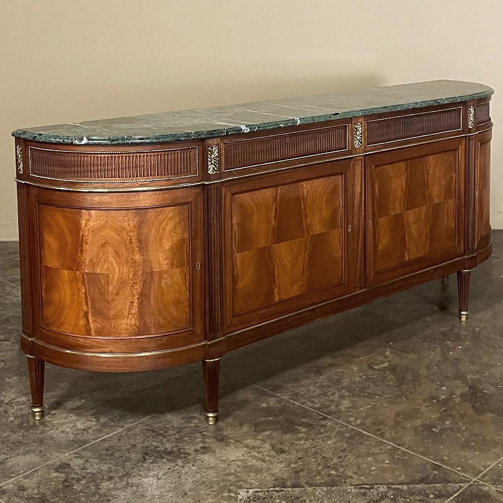 Grand Louis XVI Mahagoni Marmorplatte Buffet ~ Credenza (Handgefertigt)