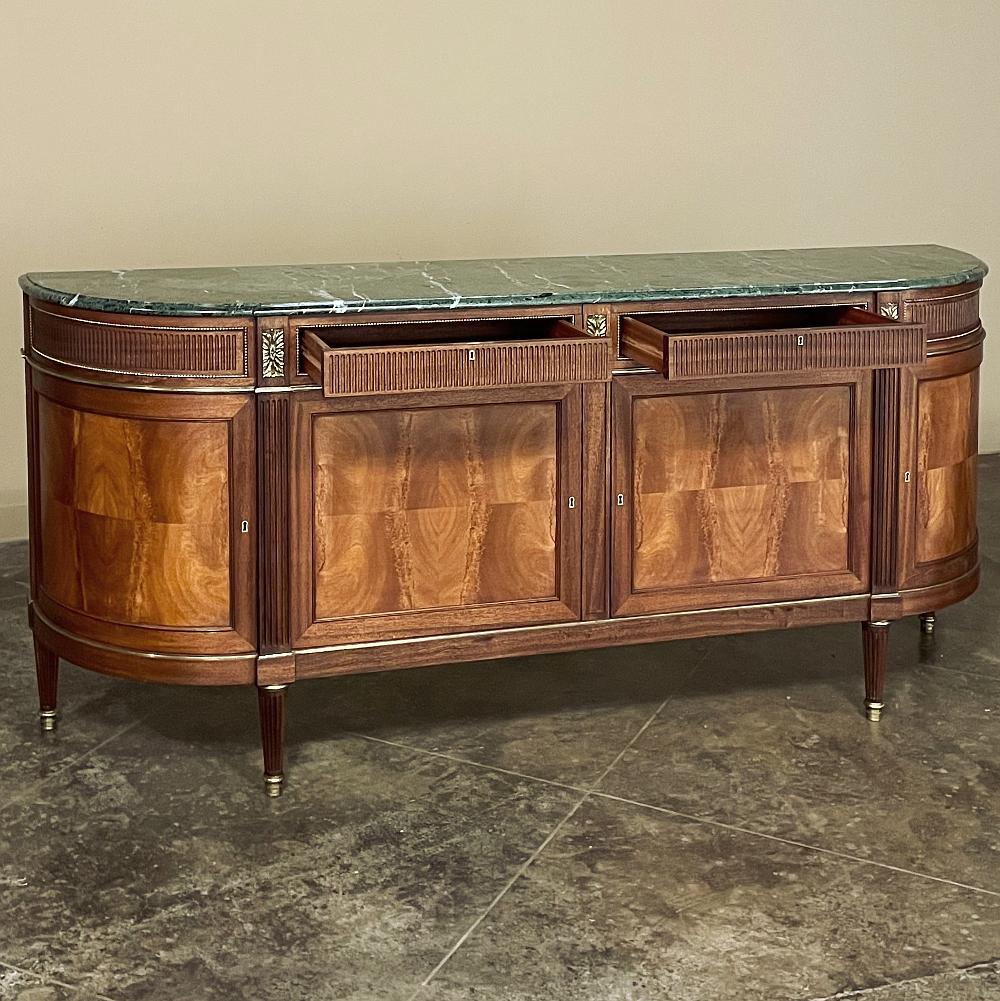 Grand Louis XVI Mahagoni Marmorplatte Buffet ~ Credenza im Zustand „Gut“ in Dallas, TX