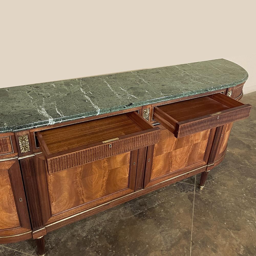 Grand Louis XVI Mahagoni Marmorplatte Buffet ~ Credenza (20. Jahrhundert)