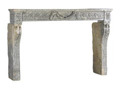 Grande camino in pietra d'epoca francese Louis XVI A. Stone
