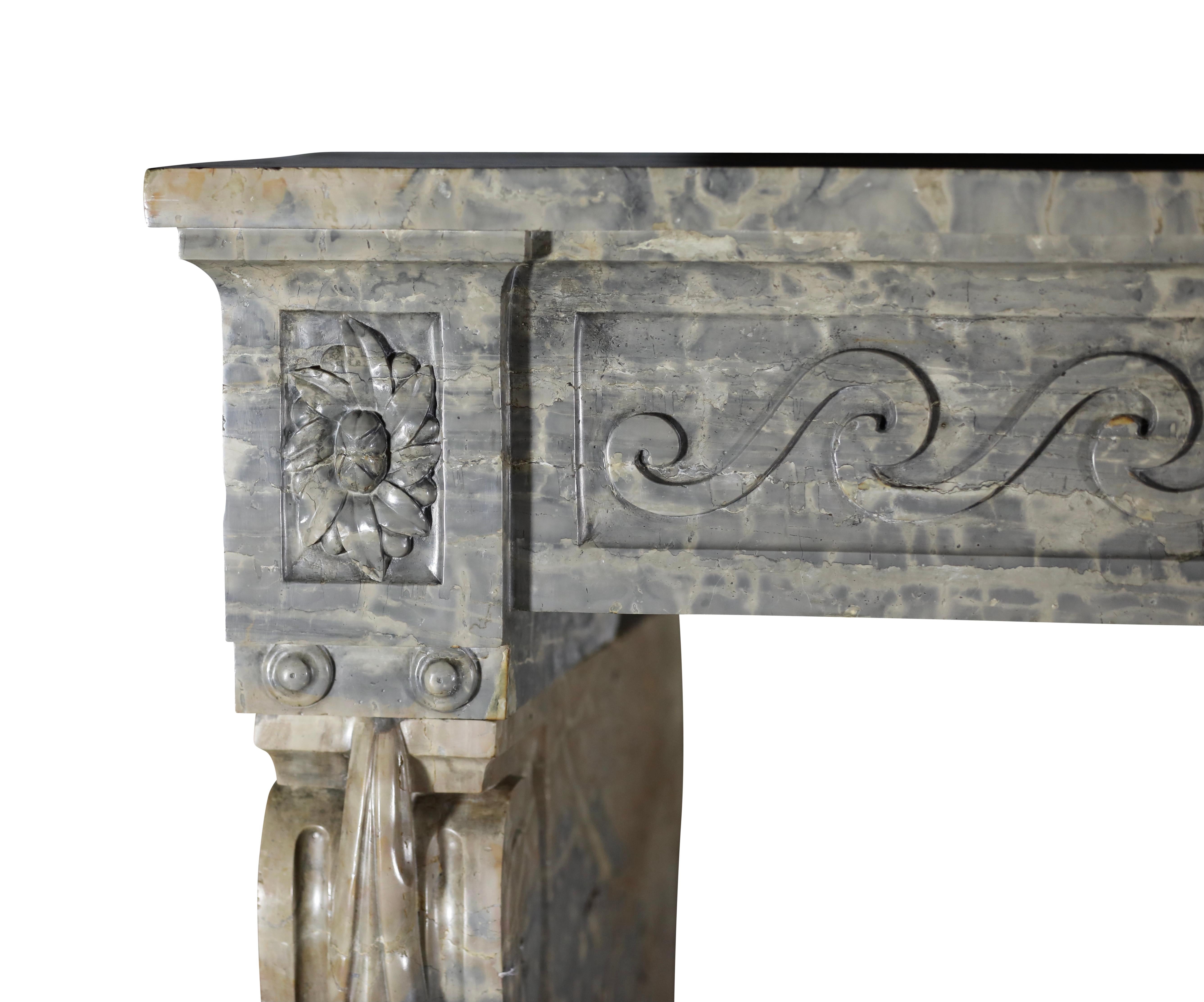 Grand Louis XVI Period French Vintage Stone Fireplace In Excellent Condition For Sale In Beervelde, BE