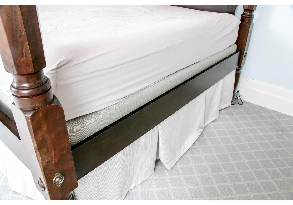 Grand Mahagoni Vier-Poster-Königsbettgestell - KEINE MATRATZE ODER BOX SPRING (amerikanisch) im Angebot