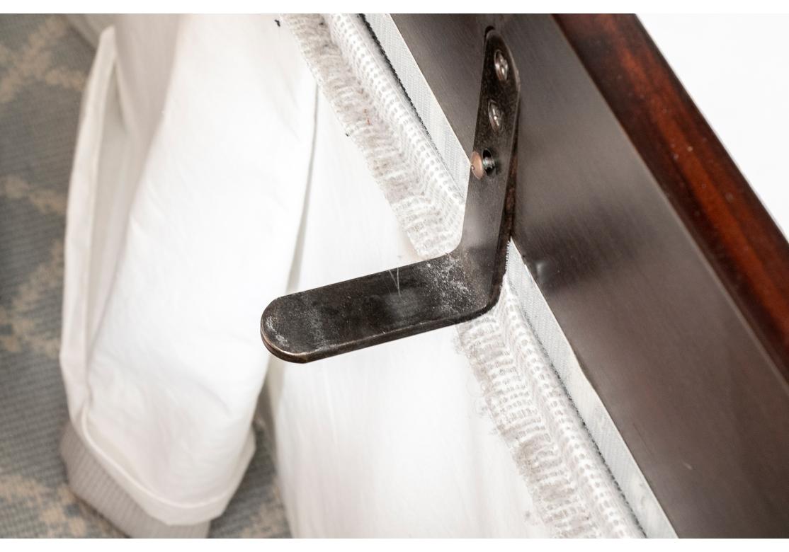 Grand Mahagoni Vier-Poster-Königsbettgestell - KEINE MATRATZE ODER BOX SPRING (20. Jahrhundert) im Angebot