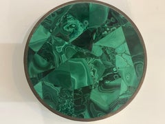 Grand Malachit-Steinschachtel mit Messingbändern, 8,5" Rund