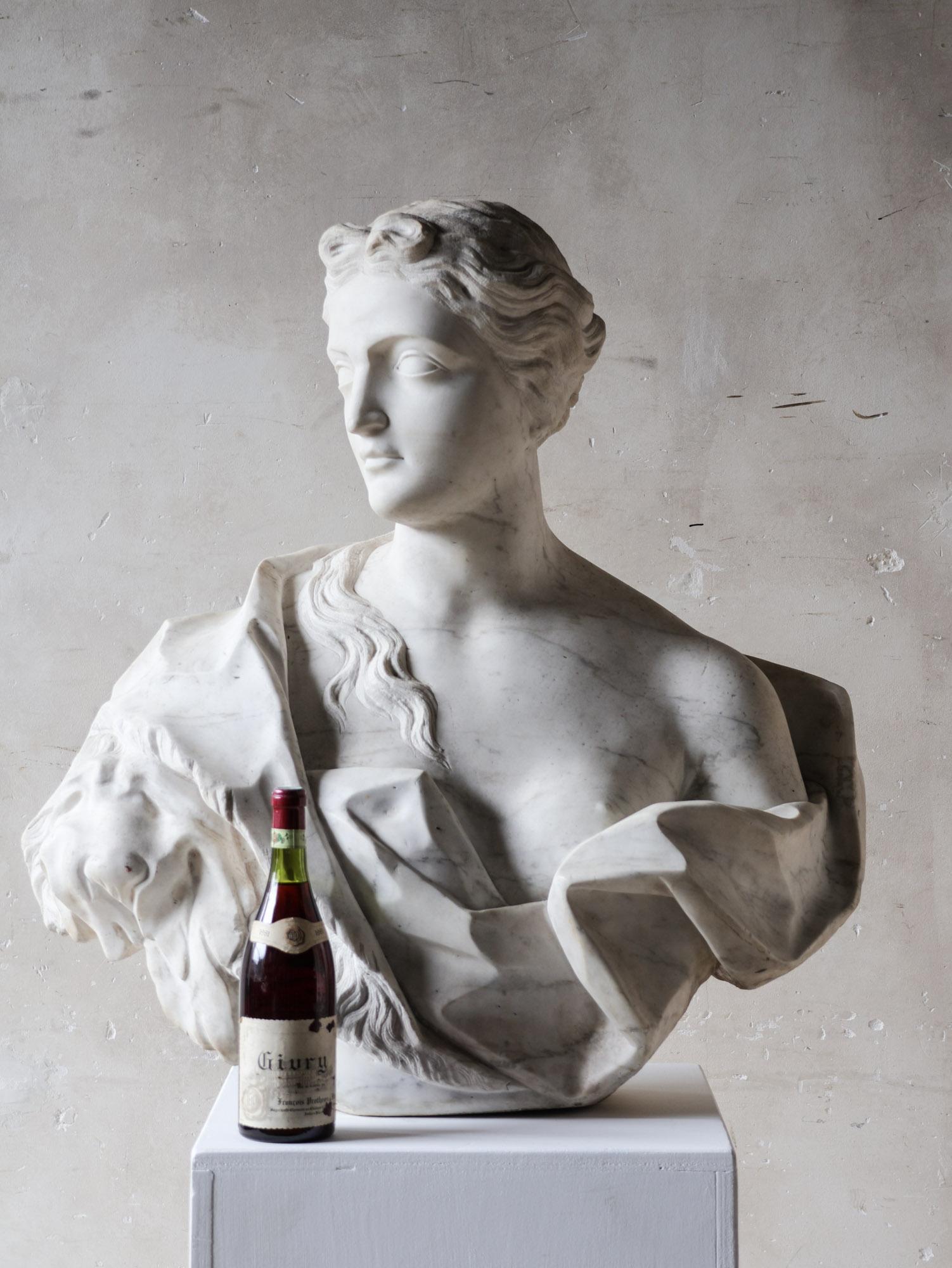 Grand Marble Bust of Omphale with Hercules' Lion Skin – Amsterdam, c. 1740 For Sale 7