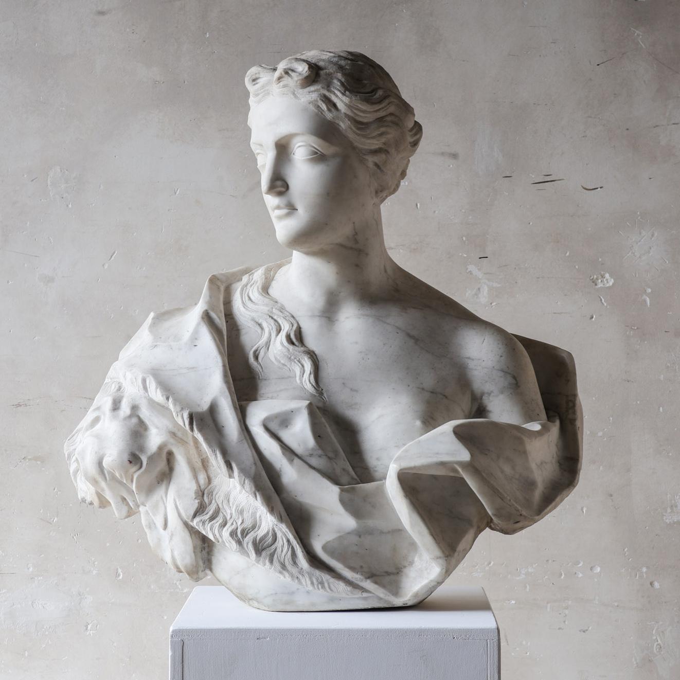 Grand Marble Bust of Omphale with Hercules' Lion Skin – Amsterdam, c. 1740 In Good Condition For Sale In Baambrugge, NL