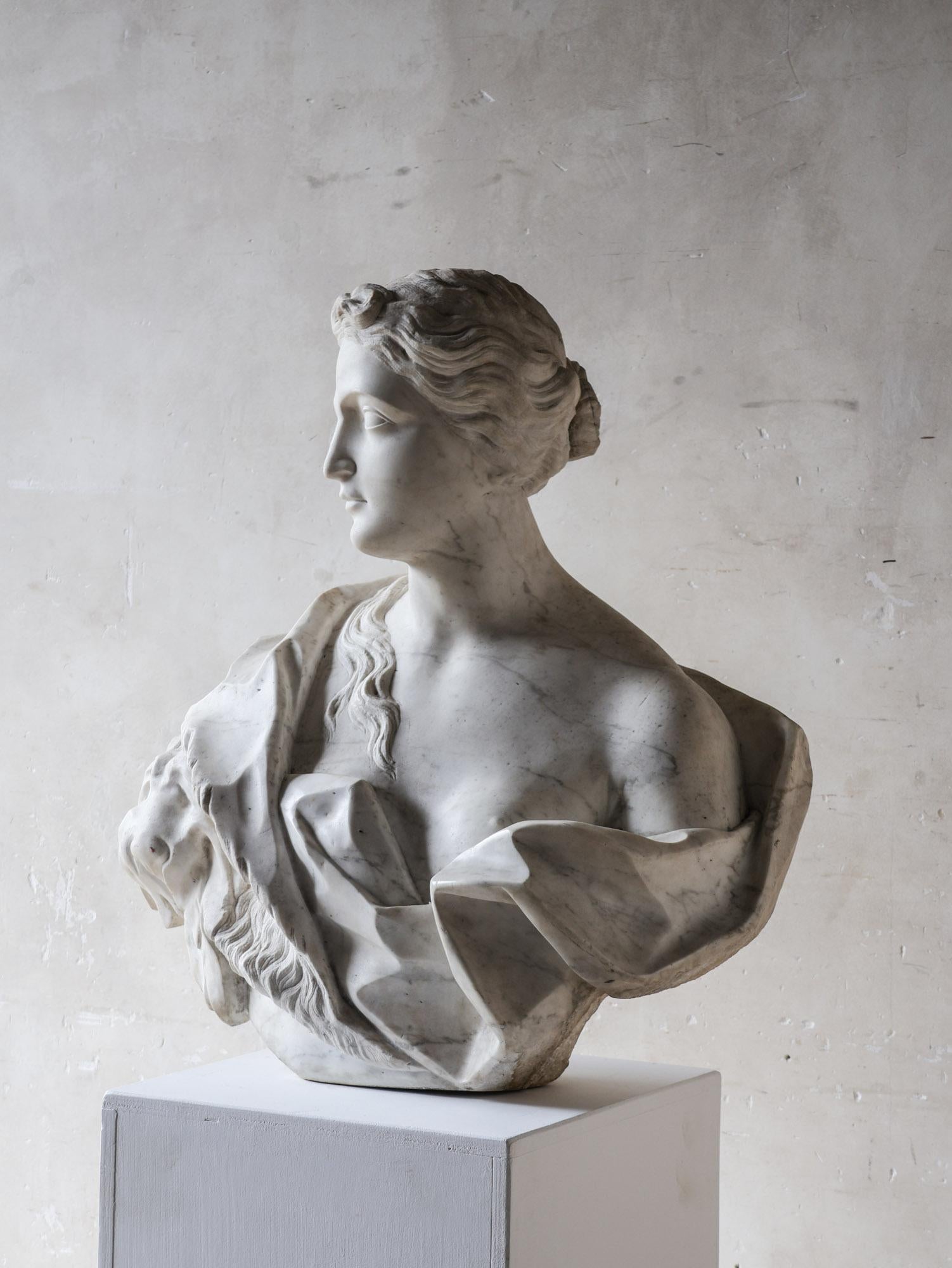 Grand Marble Bust of Omphale with Hercules' Lion Skin – Amsterdam, c. 1740 For Sale 1
