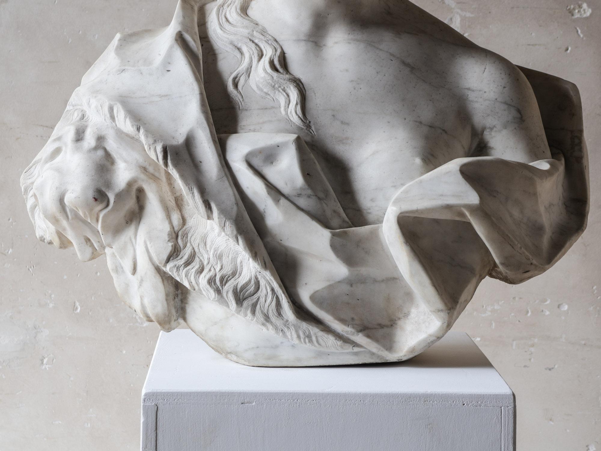 Grand Marble Bust of Omphale with Hercules' Lion Skin – Amsterdam, c. 1740 For Sale 4