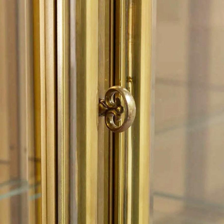 Grand Mastercraft Designed Three Part Brass & Glass Vitrines or Curio Cabinets In Good Condition For Sale In Dallas, TX