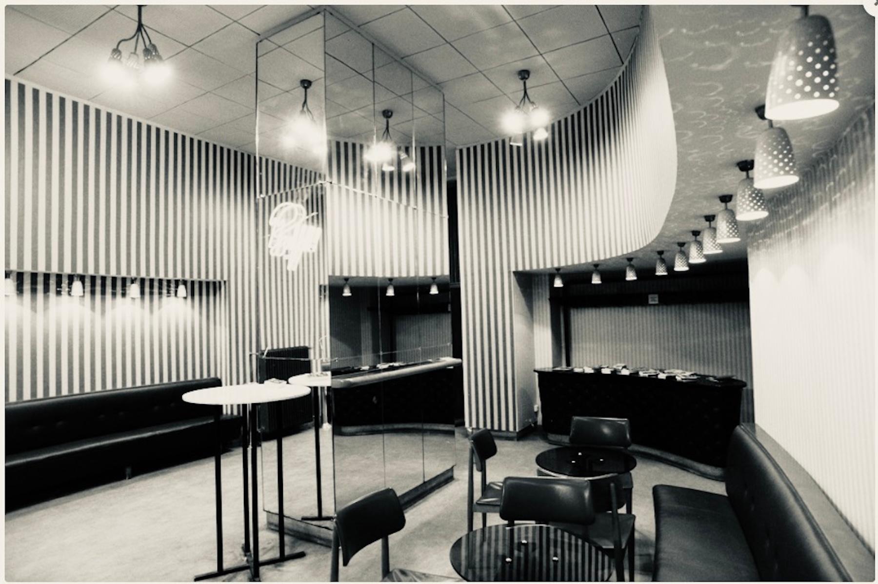 Lampada da soffitto Grand Mid-Century Flush Mount Uplight di Filmcasino Vienna, anni '50 in vendita 7