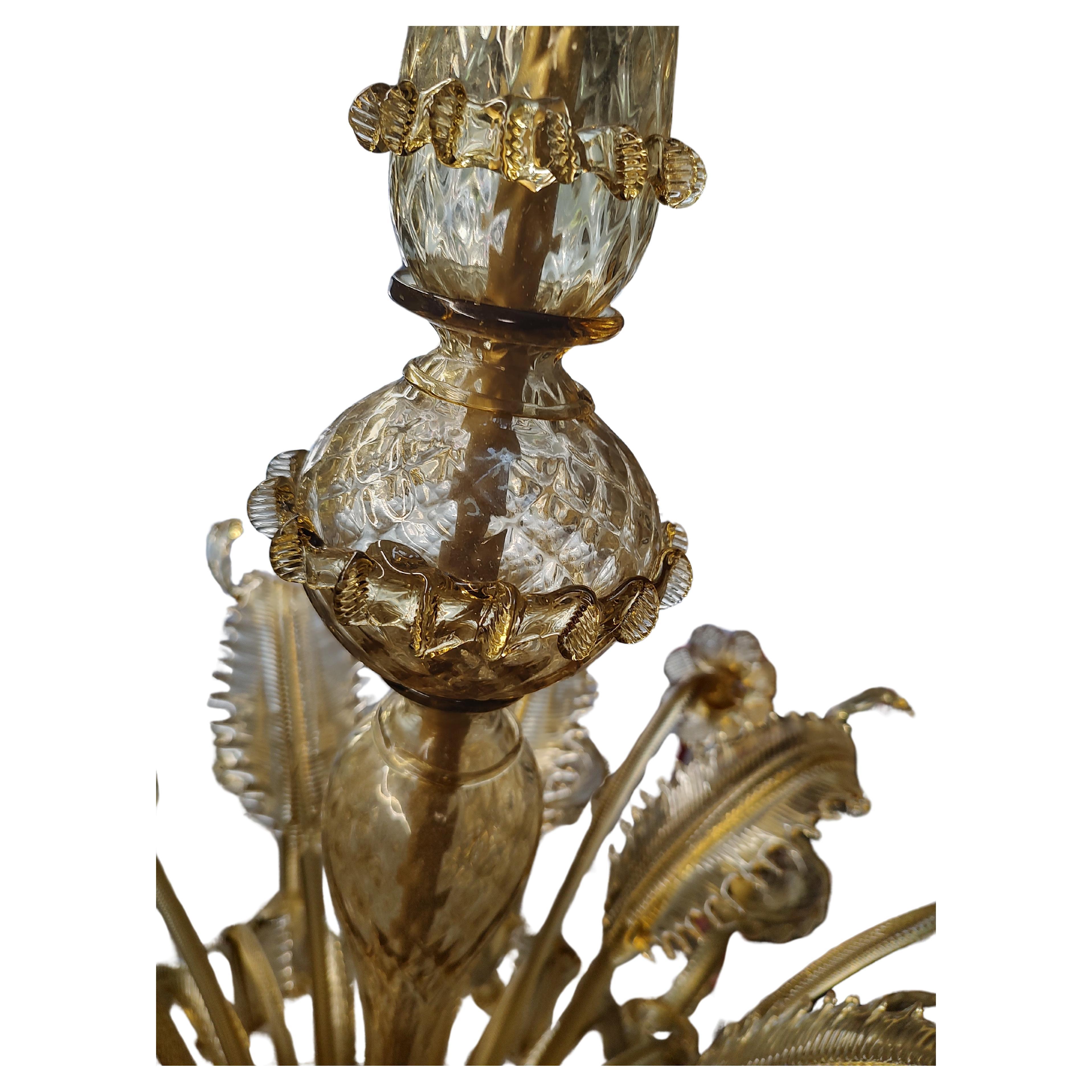 Italiano Grande lampadario italiano scultoreo a 12 bracci di Murano della metà del secolo scorso in vendita