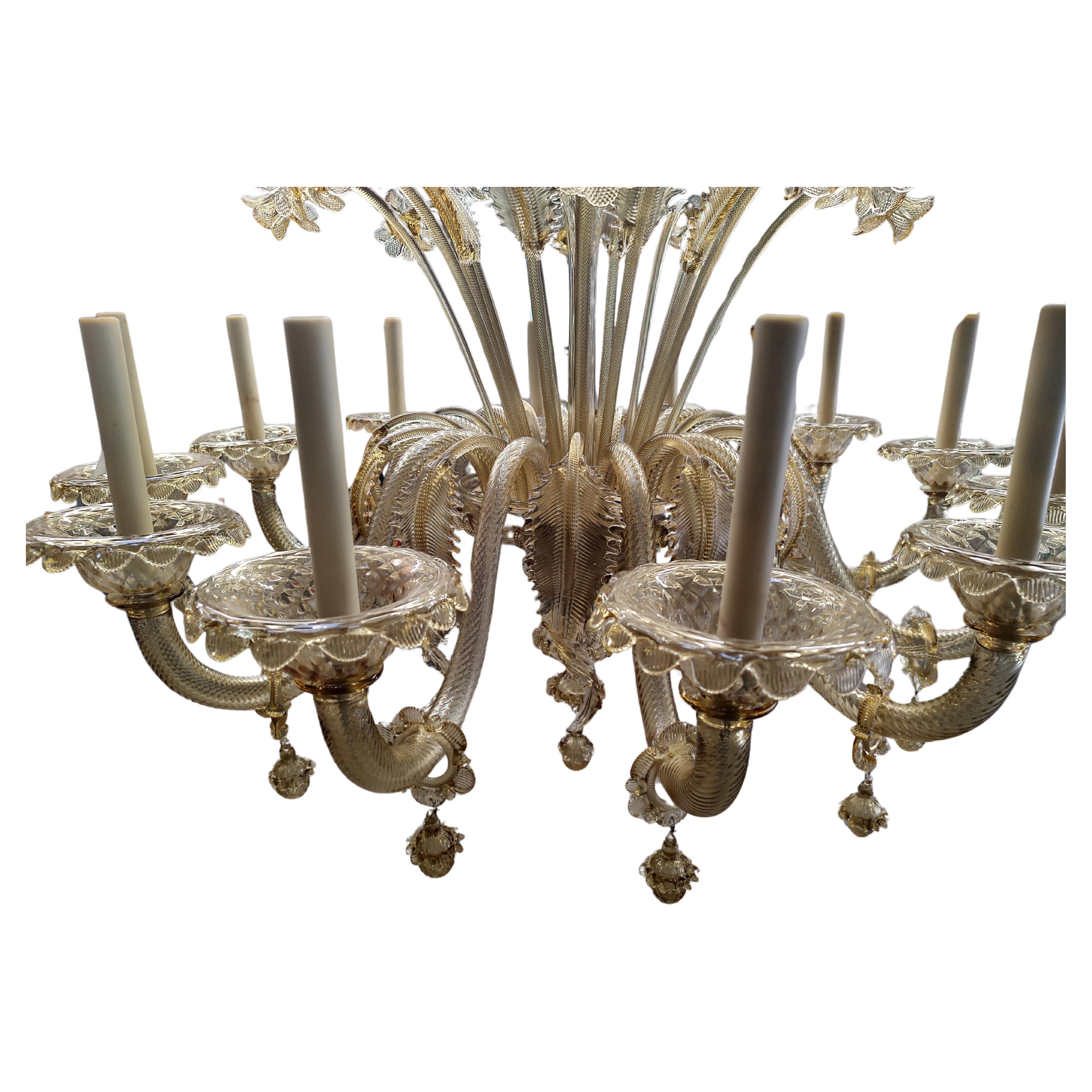 Grande lampadario italiano scultoreo a 12 bracci di Murano della metà del secolo scorso In condizioni ottime in vendita a Port Jervis, NY
