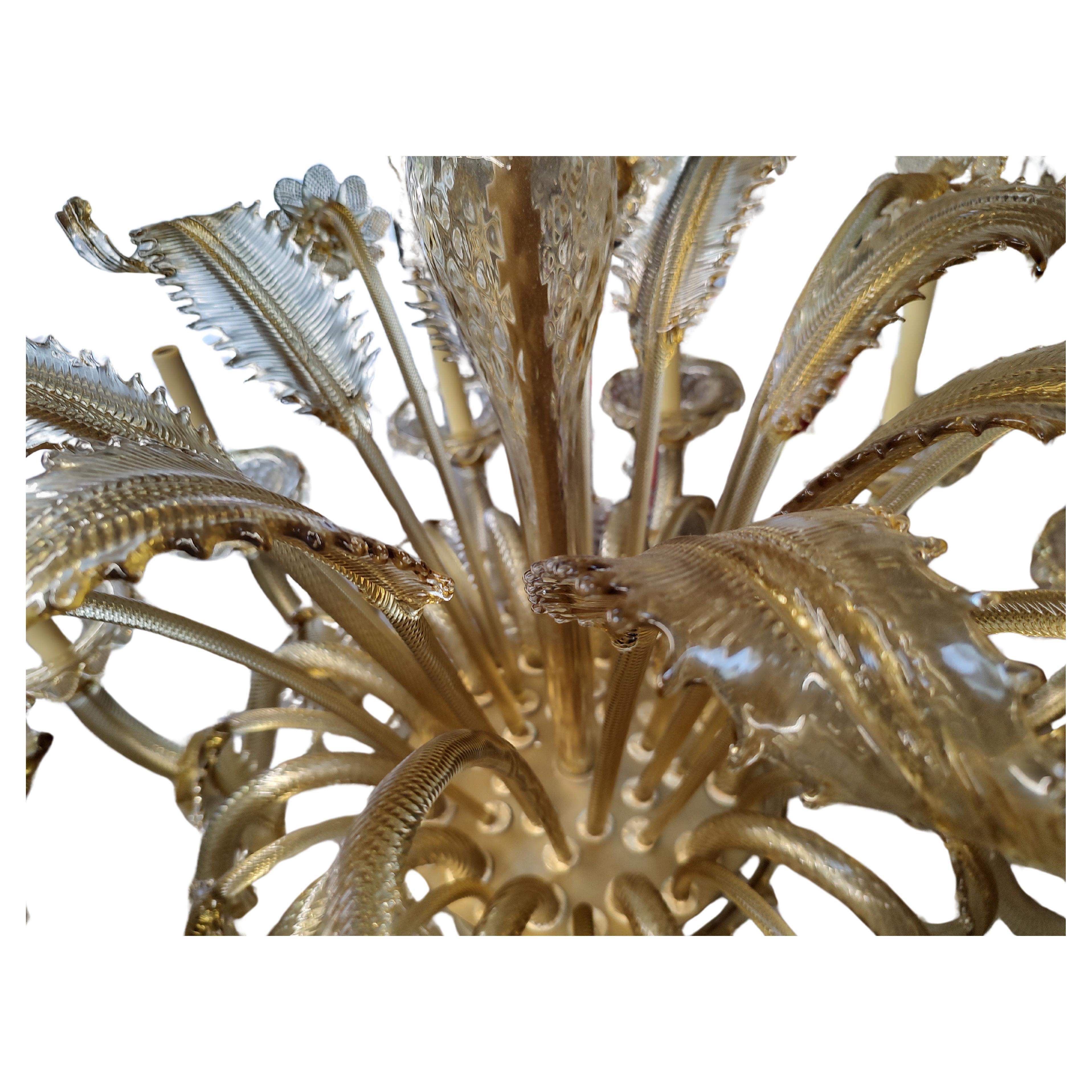 Fine XX secolo Grande lampadario italiano scultoreo a 12 bracci di Murano della metà del secolo scorso in vendita