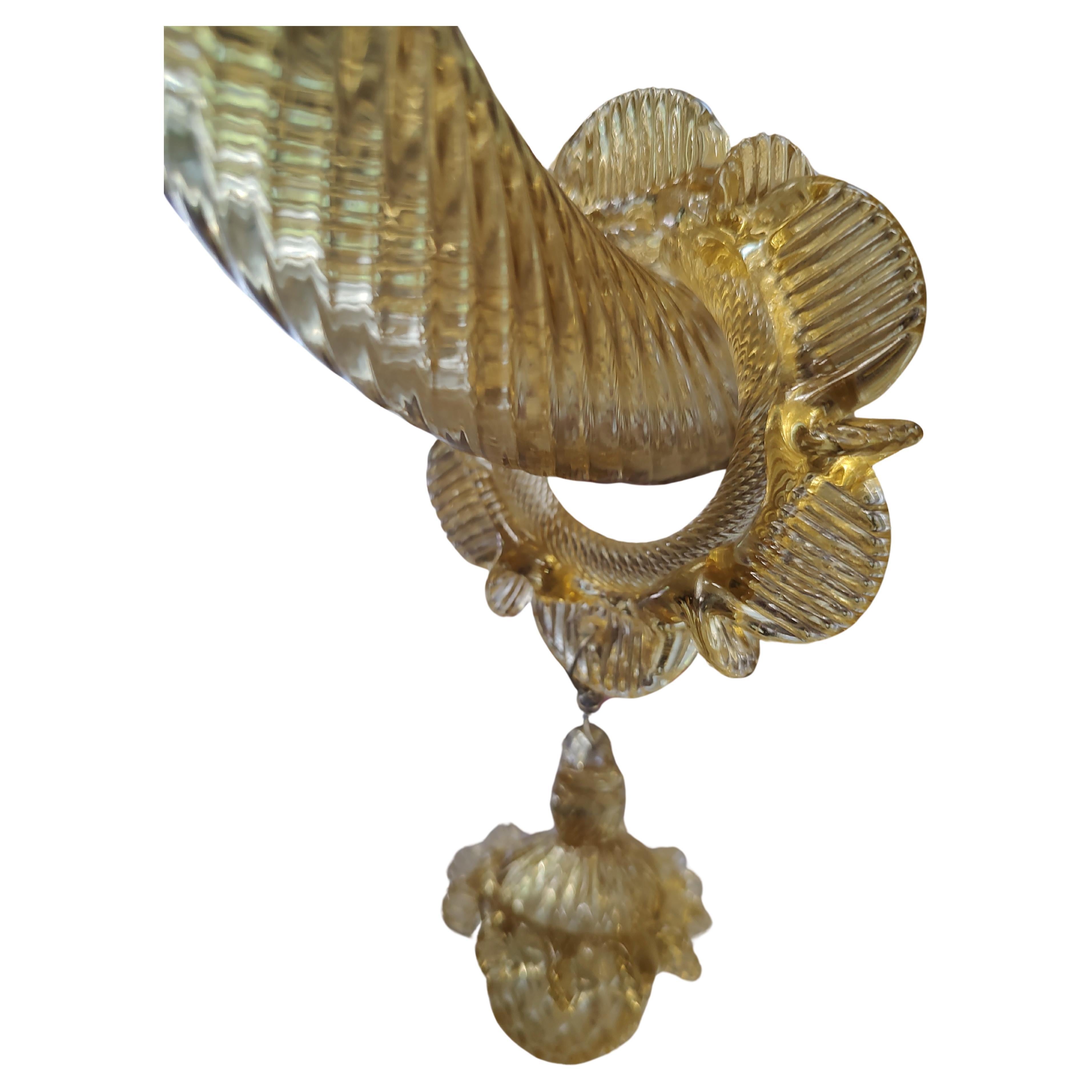 Vetro artistico Grande lampadario italiano scultoreo a 12 bracci di Murano della metà del secolo scorso in vendita