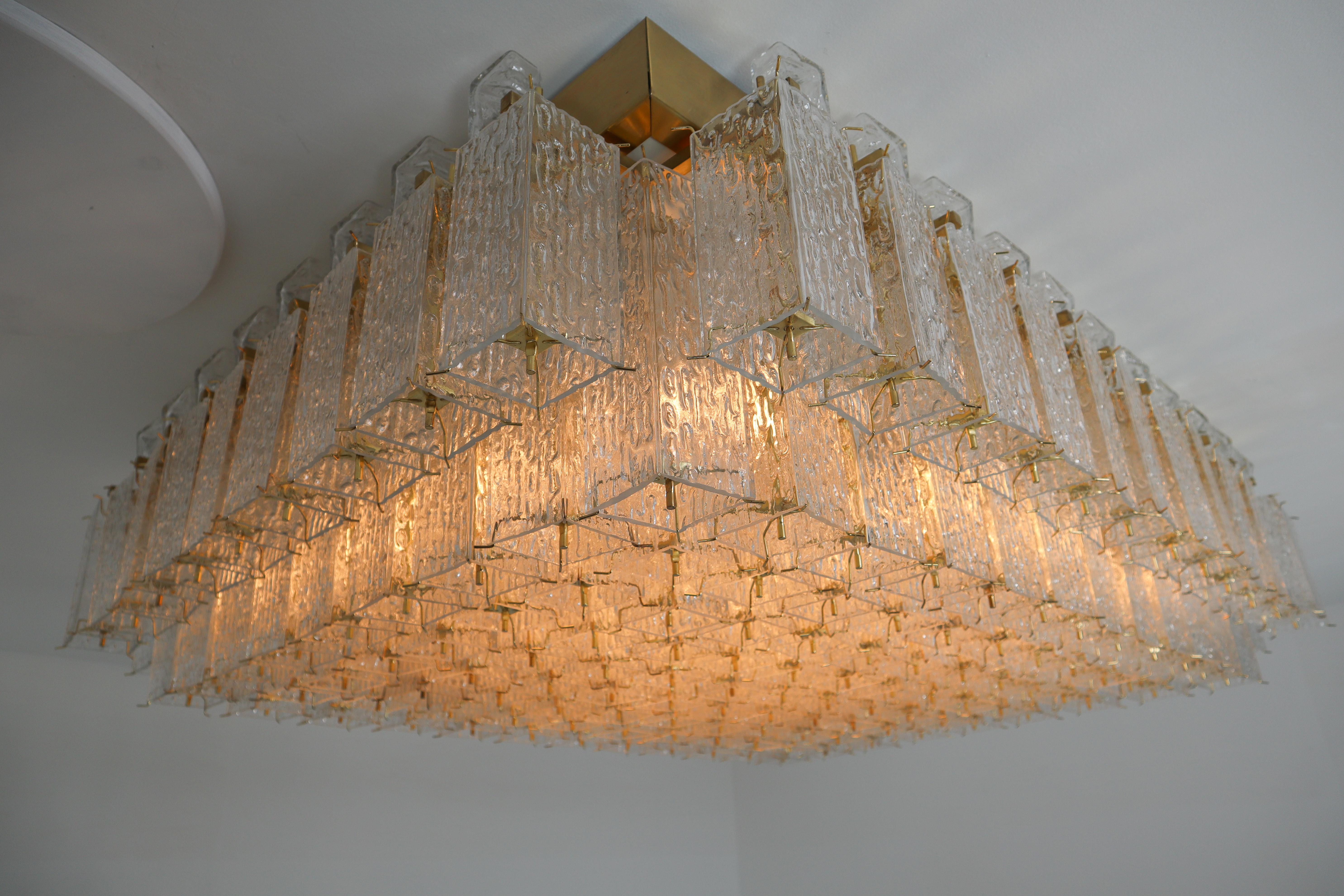 Grand Midcentury Flushmount, Chandelier in Structured Glass and Brass, Europe For Sale 4