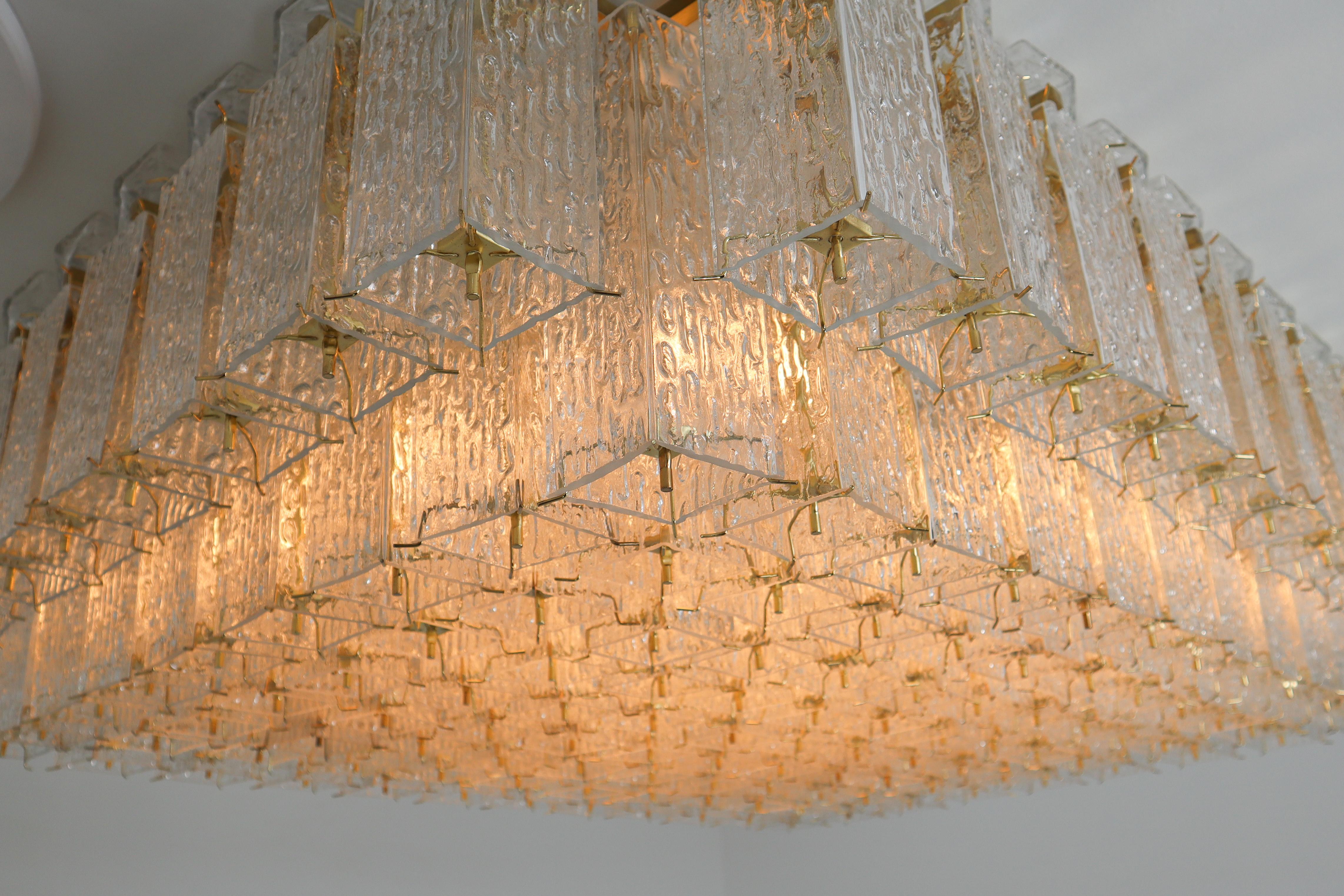 Grand Midcentury Flushmount, Chandelier in Structured Glass and Brass, Europe For Sale 5