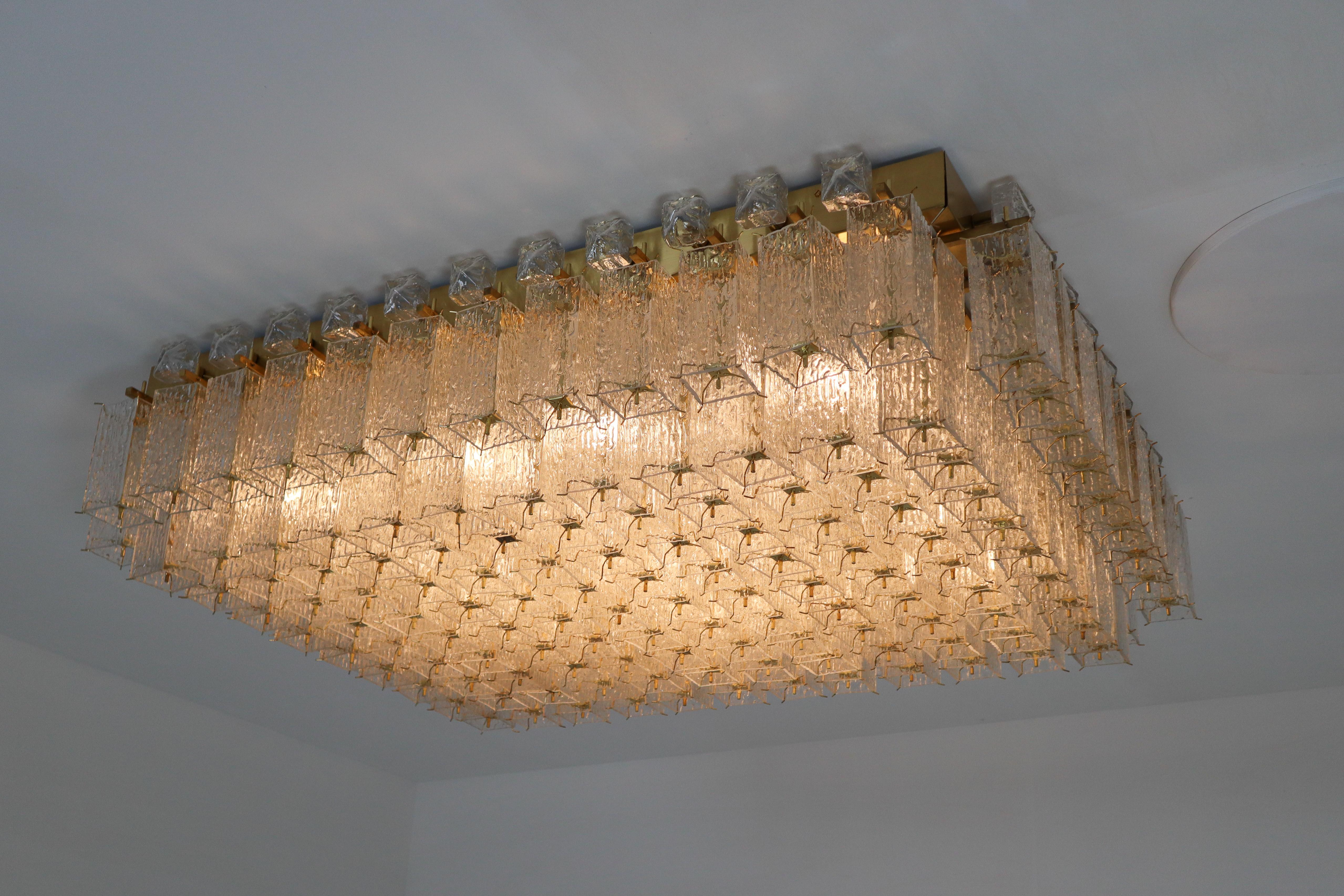 Grand Midcentury Flushmount, Chandelier in Structured Glass and Brass, Europe For Sale 7