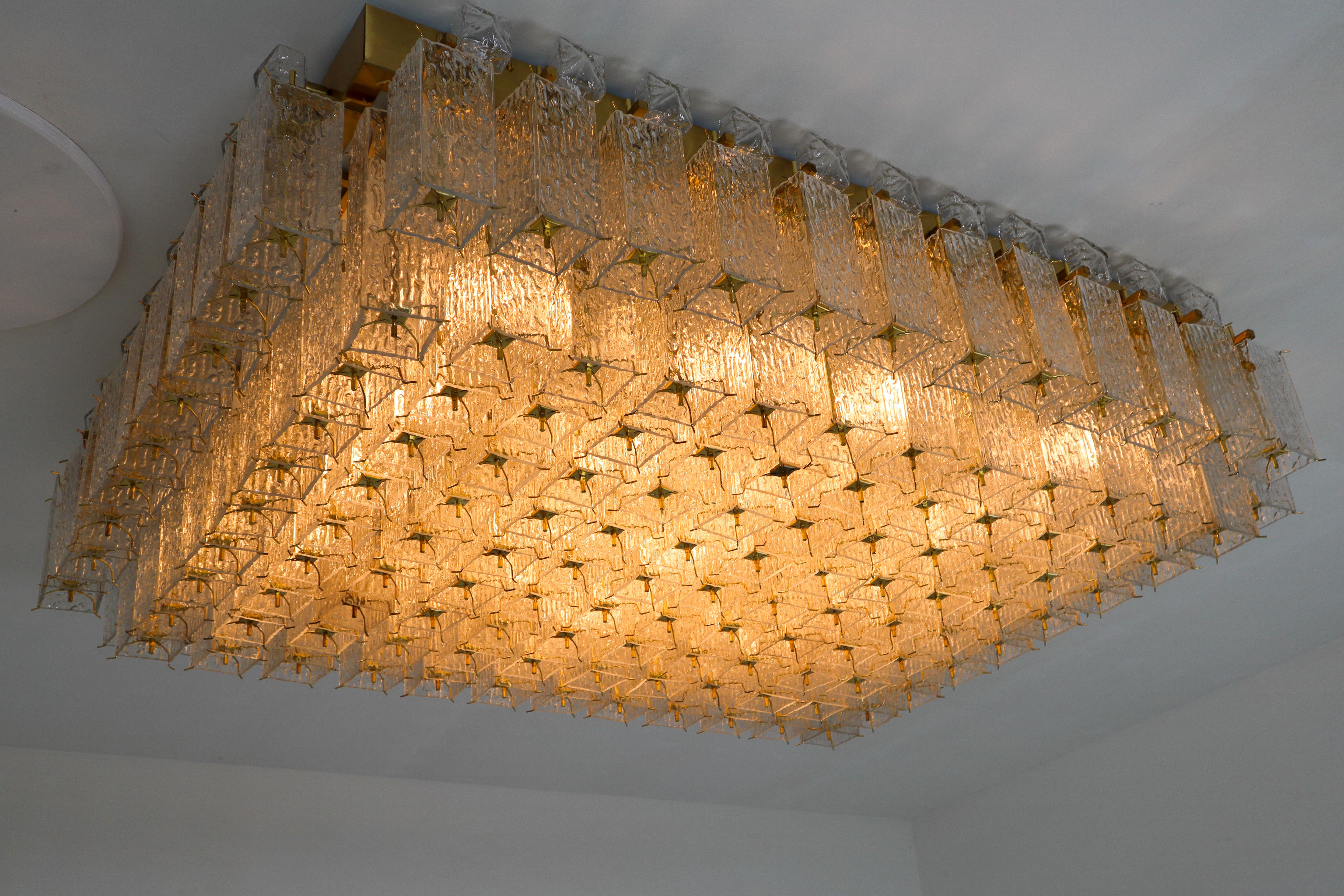 Grand Midcentury Flushmount, Chandelier in Structured Glass and Brass, Europe For Sale 8