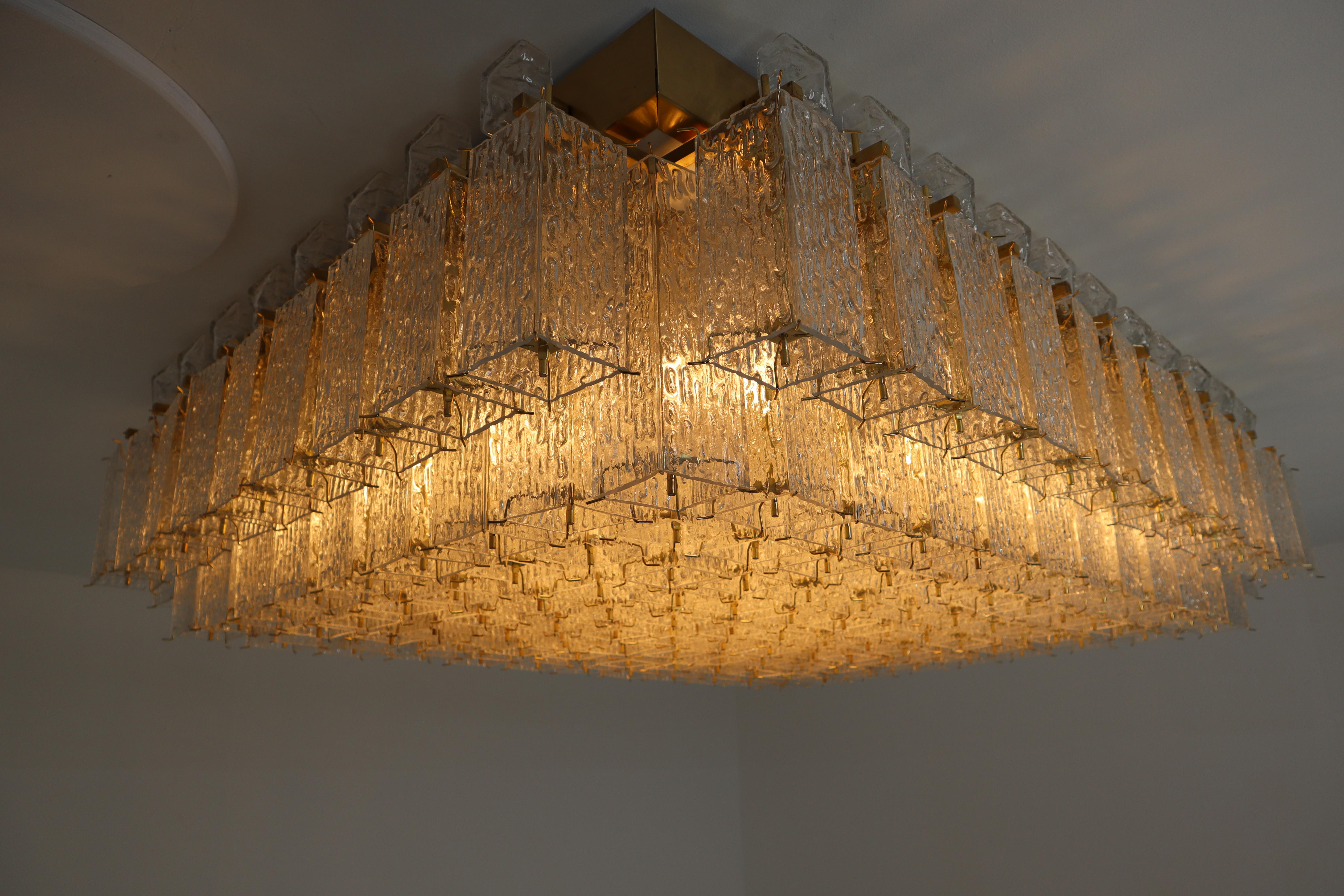 Grand Midcentury Flushmount, Chandelier in Structured Glass and Brass, Europe For Sale 3