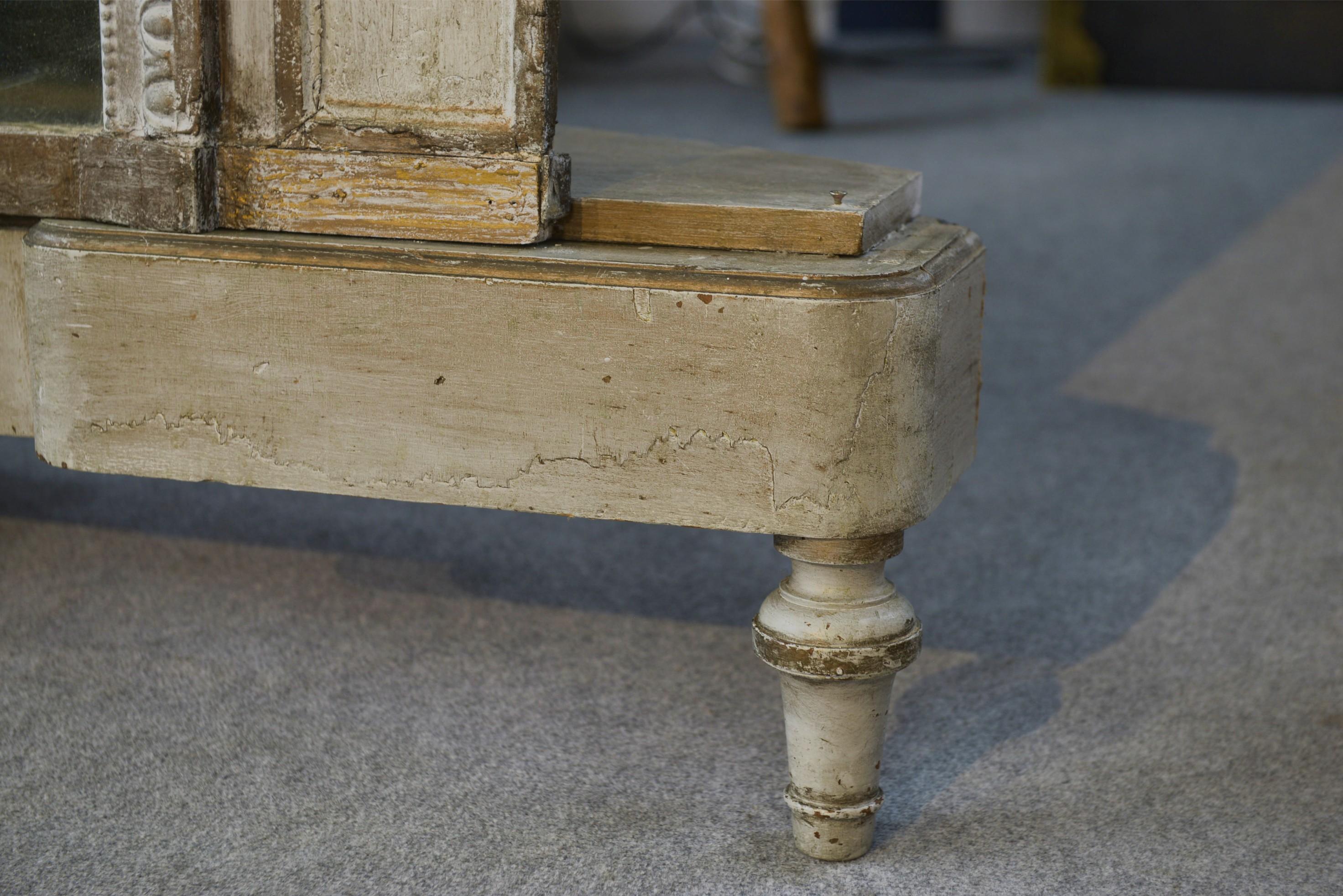 Français Grand miroir Napoléon III patiné XIXème en vente