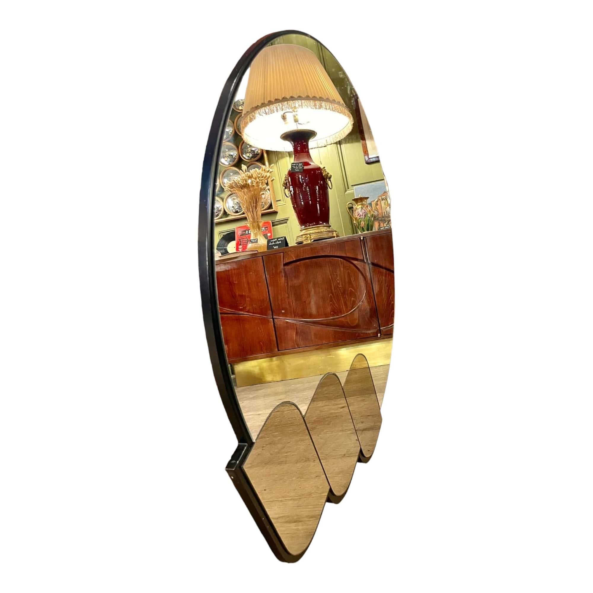 Dieser prächtige Retro-Spiegel aus den 80er Jahren ist ein echtes Stück französischer Antiquität aus dem Jahr 1980. Sein einzigartiges Design und sein Retro-Stil machen ihn zu einem außergewöhnlichen Dekorationsobjekt für jeden Raum des Hauses. Die