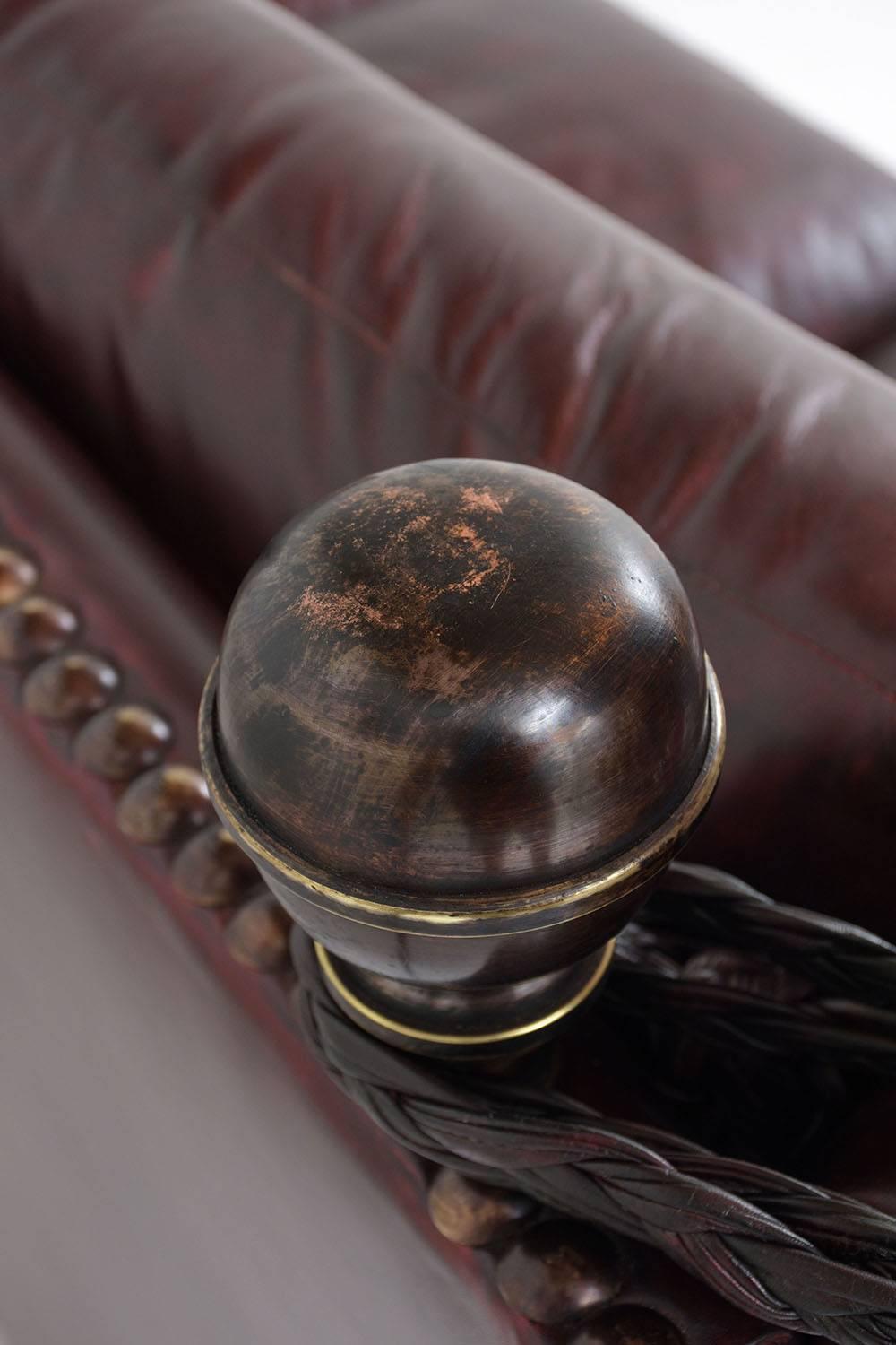 Grand Neoclassical Style Comfortable Three-Seat Leather Sofa 2