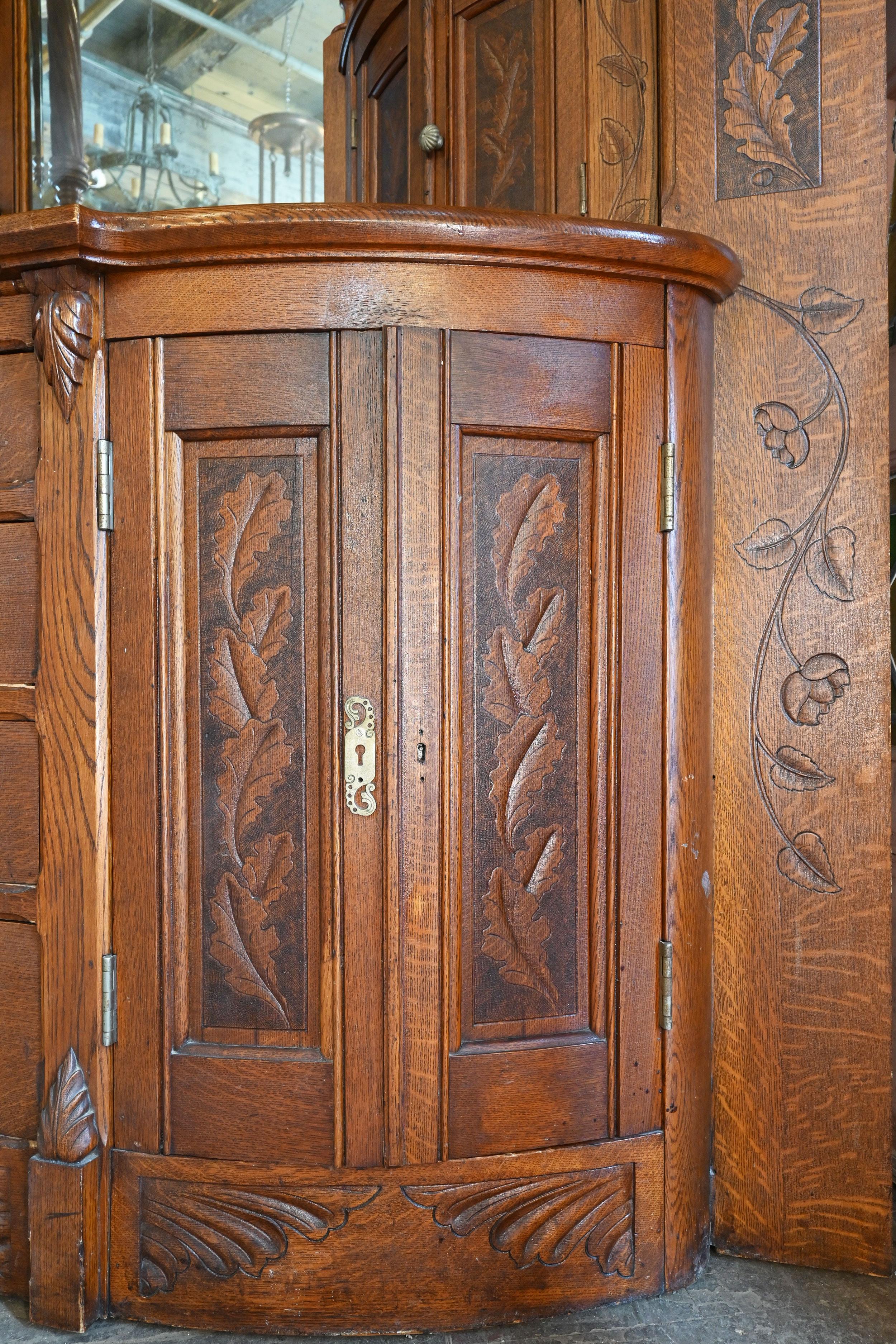 Grand Oak Buffet with Beveled Mirrored Ceiling 6
