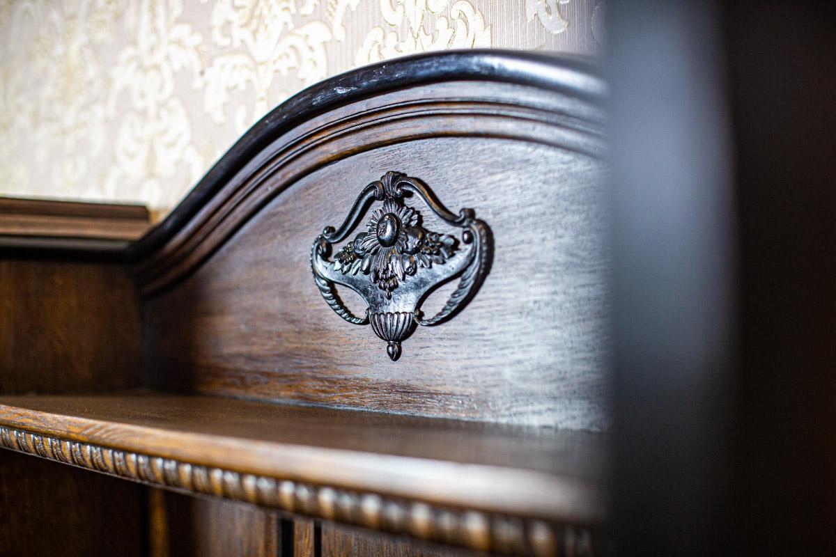 Grand Oak Veener Buffet From the Interwar Period For Sale 4