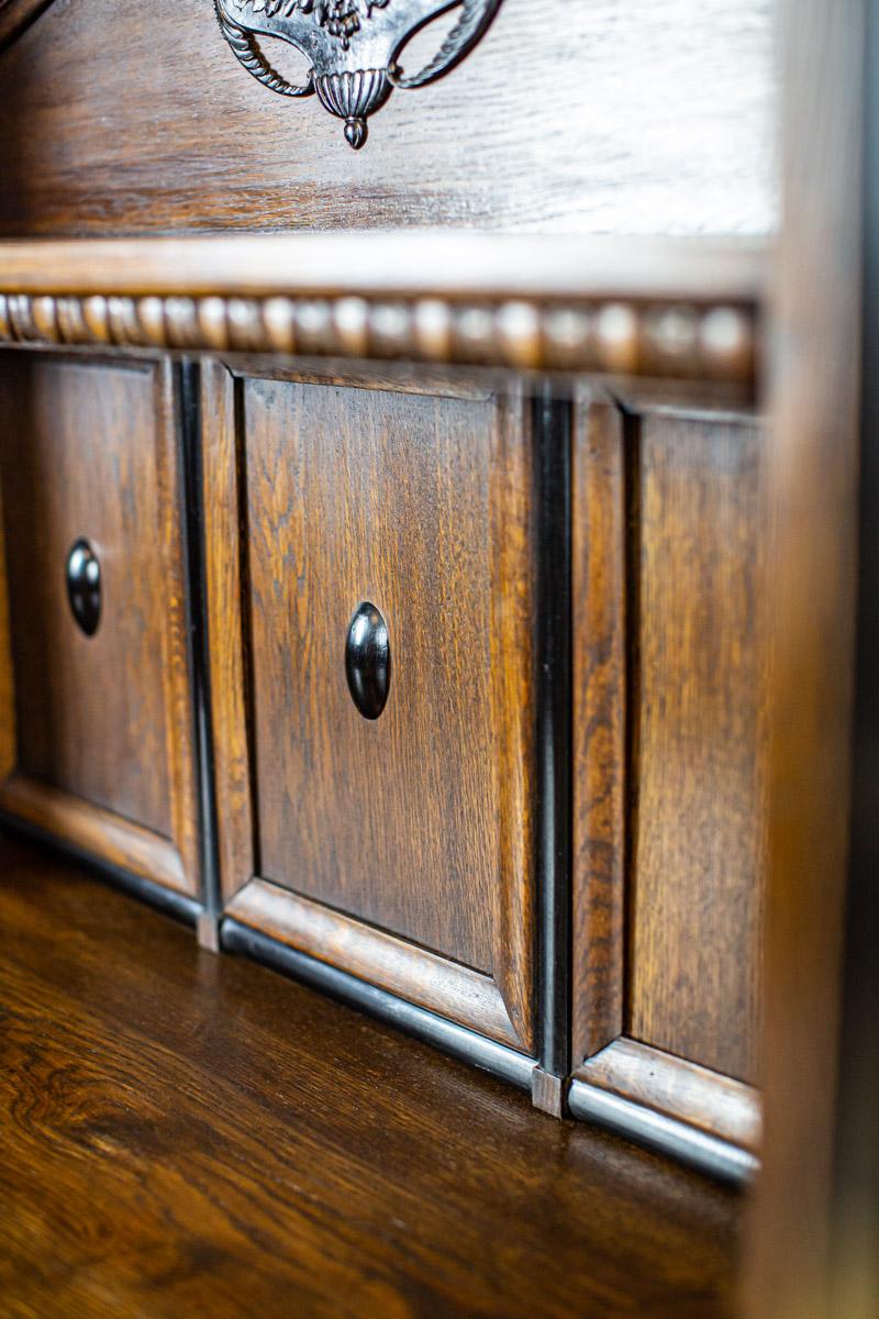 Grand Oak Veener Buffet From the Interwar Period For Sale 7