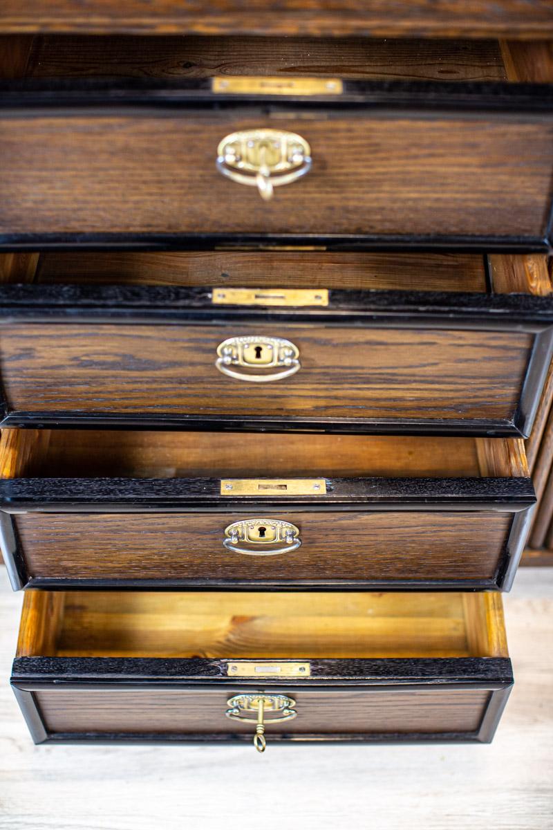 Grand Oak Veener Buffet From the Interwar Period For Sale 12