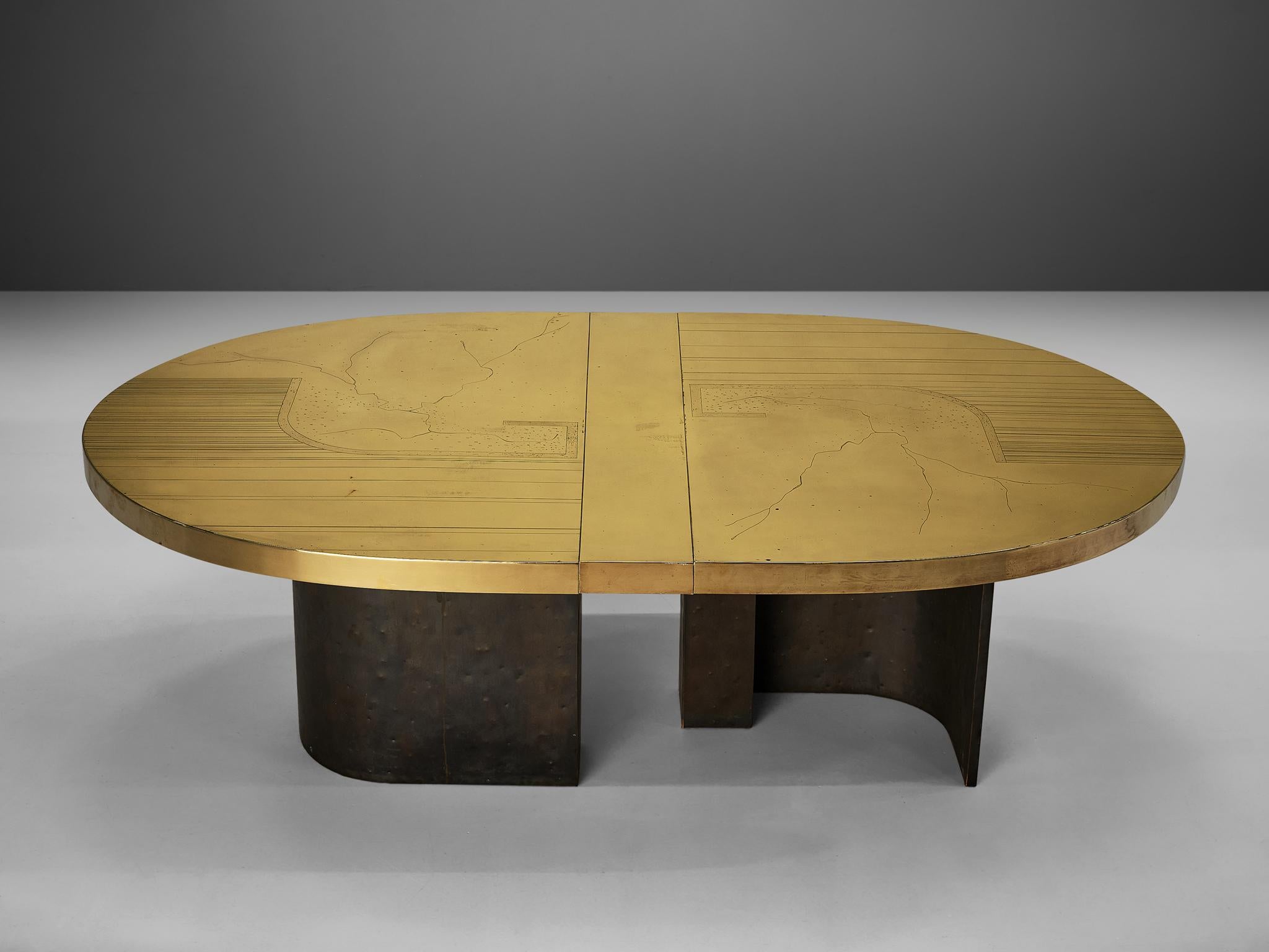Oval dining table, brass, metal, wood, Belgium 1970s

This grand dining table features a uniquely etched tabletop in brass. Straight and organic lines together create an abstract piece of art, etched into the top. The oval top perfectly matches the