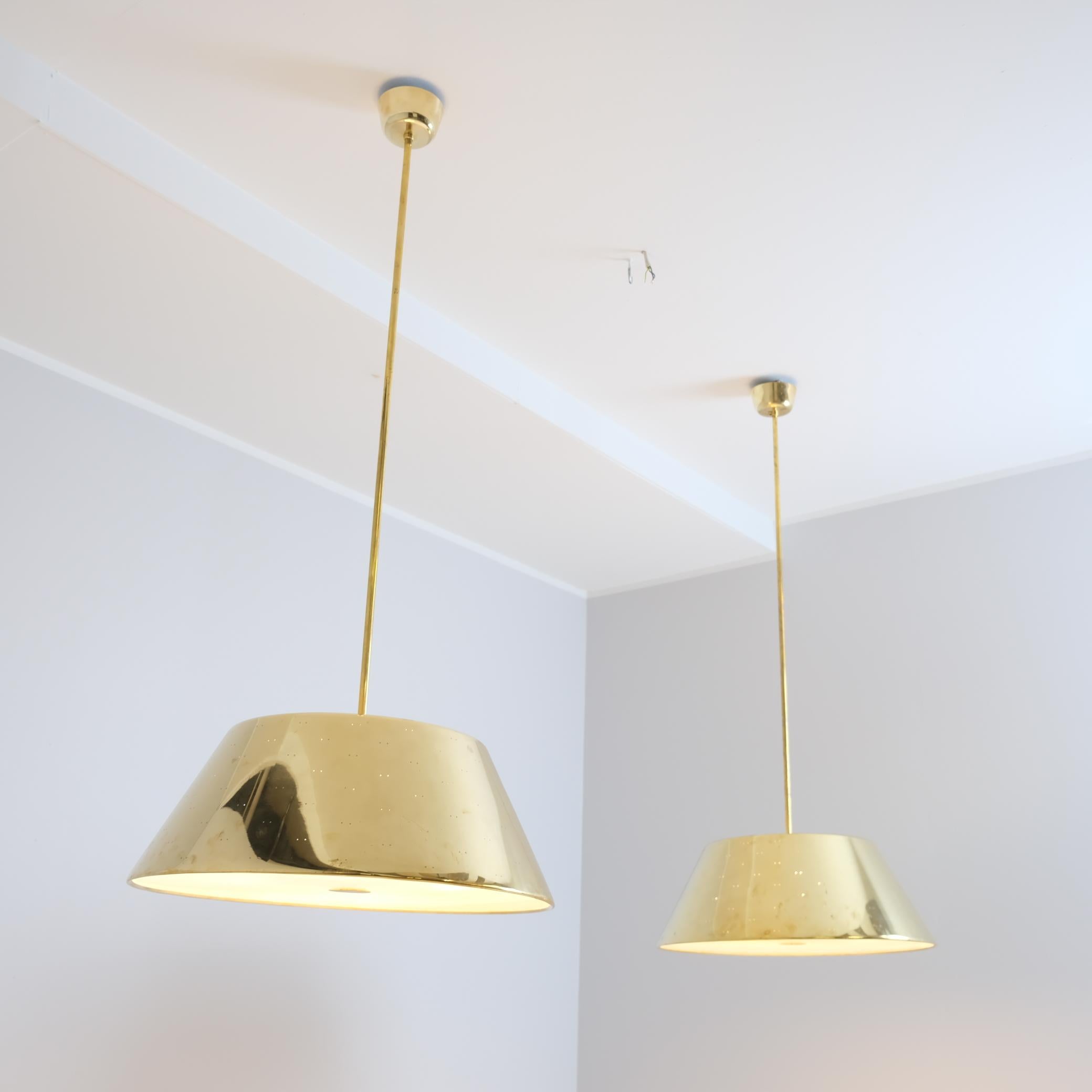 Ciondolo a soffitto in ottone traforato Grand Paavo Tynell, Idman 1950s in vendita 8