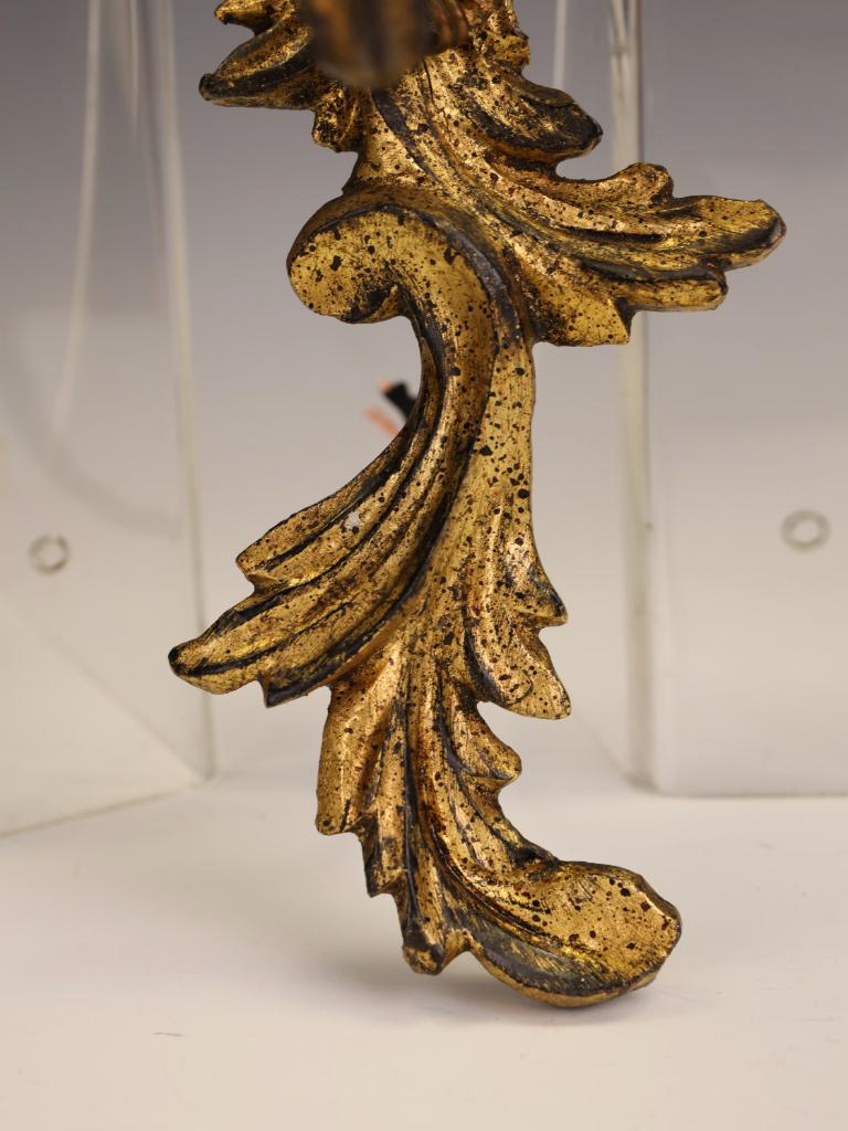 Grande coppia di antiche applique rococò in legno dorato (inizio XX secolo) in vendita 5