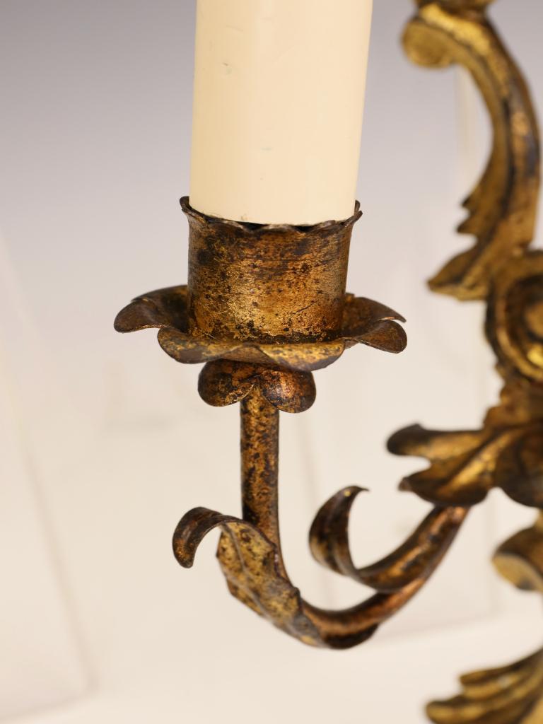 Grande coppia di antiche applique rococò in legno dorato (inizio XX secolo) in vendita 7