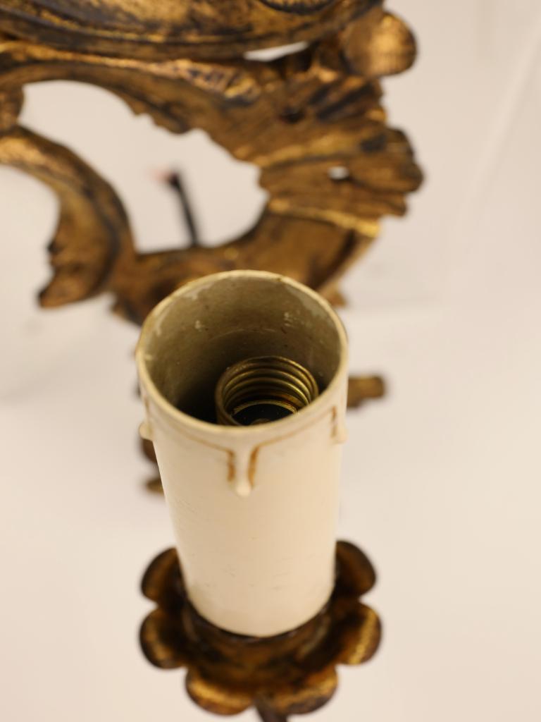 Grande coppia di antiche applique rococò in legno dorato (inizio XX secolo) in vendita 4