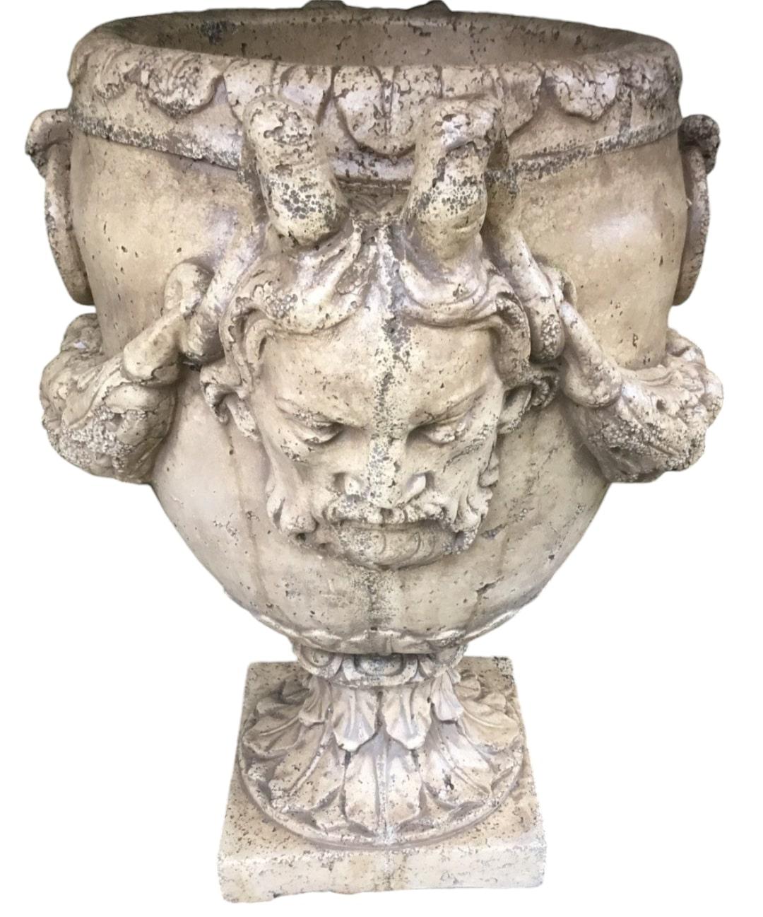 Gran pareja de jarrones de piedra para jardín en Bueno estado para la venta en Madrid, ES