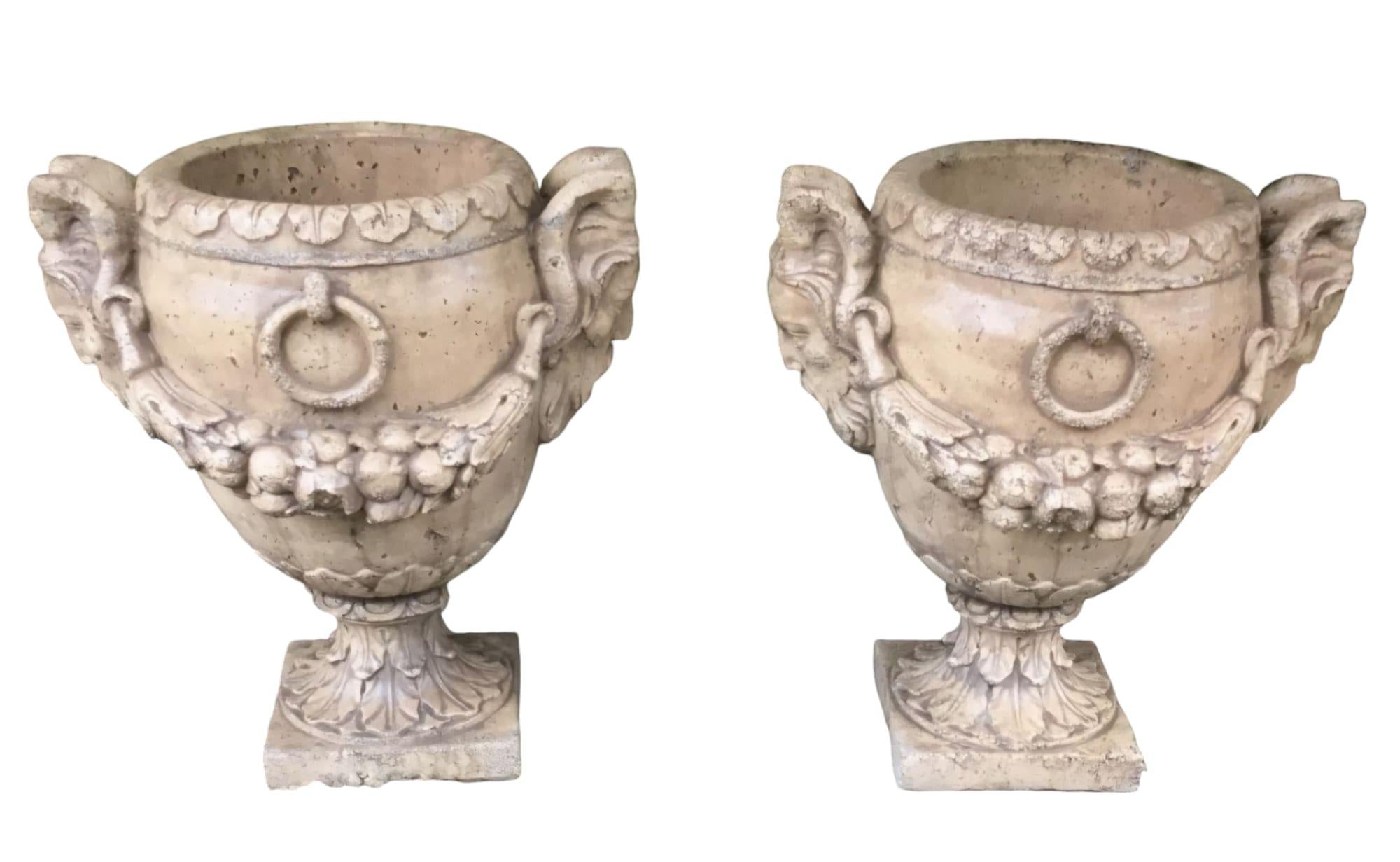 Gran pareja de jarrones de piedra para jardín en venta 3