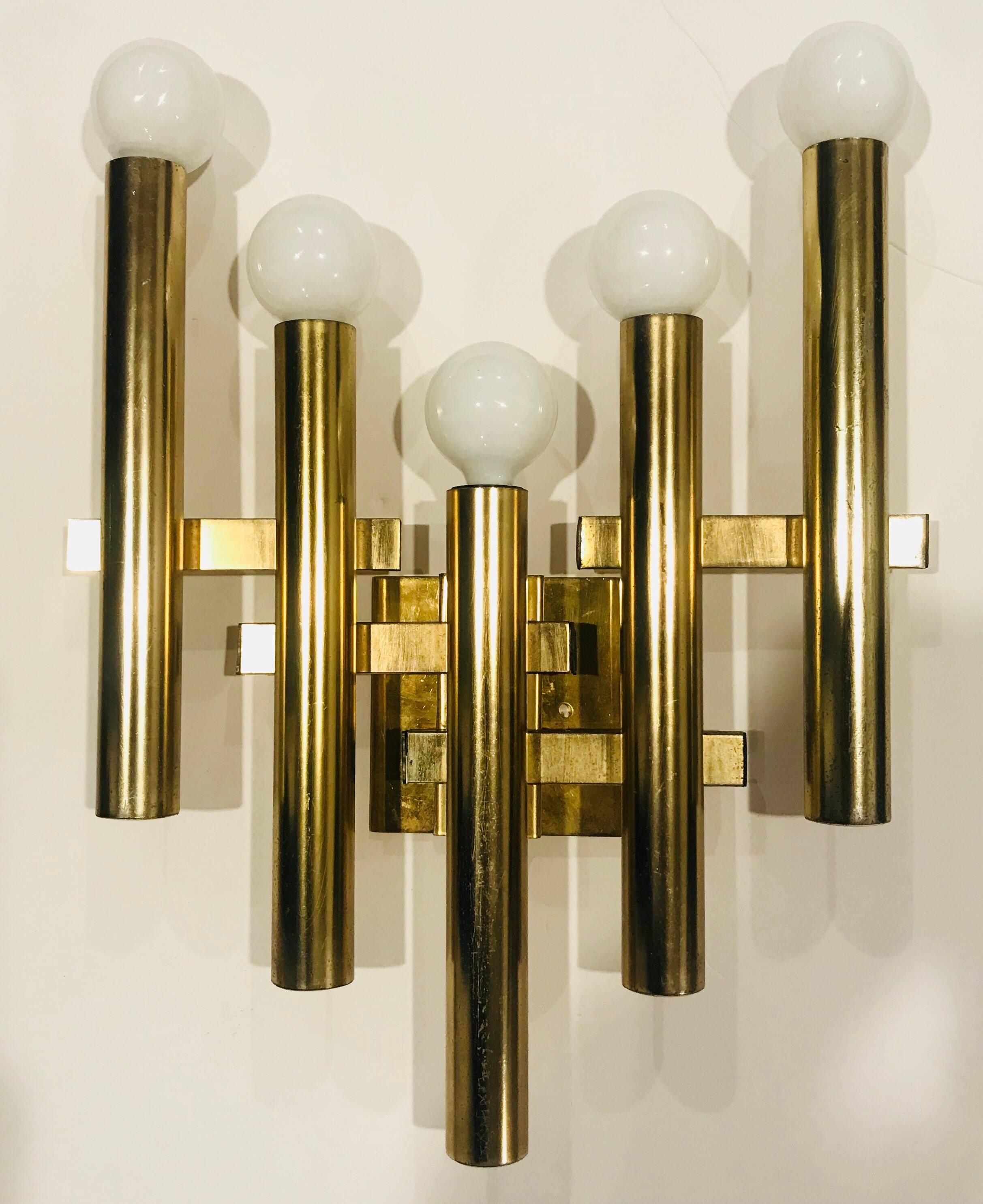 Grand Pair of Sciolari 1960s Wall Lights In Excellent Condition For Sale In New York, NY