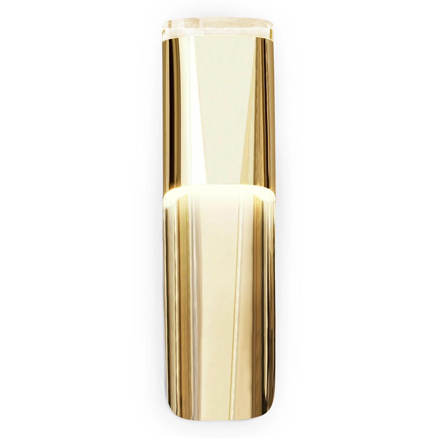 Wall lamp grand Palais with brass structure in
gold plated finish, with acrylic top shade.