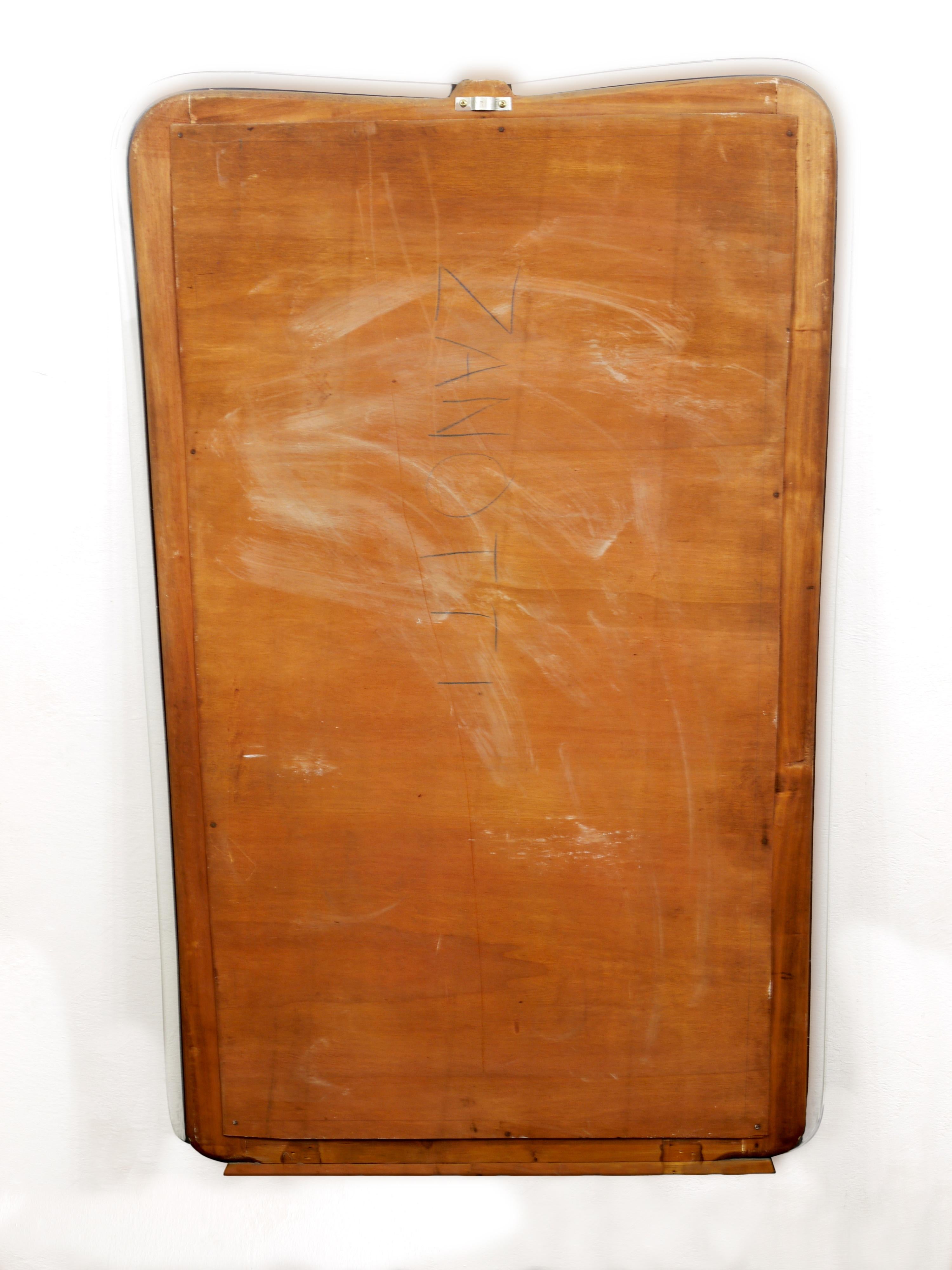 Specchio da parete in ciliegio e ottone Paolo Buffa, Italia, metà del secolo scorso, 1940 ca. in vendita 5