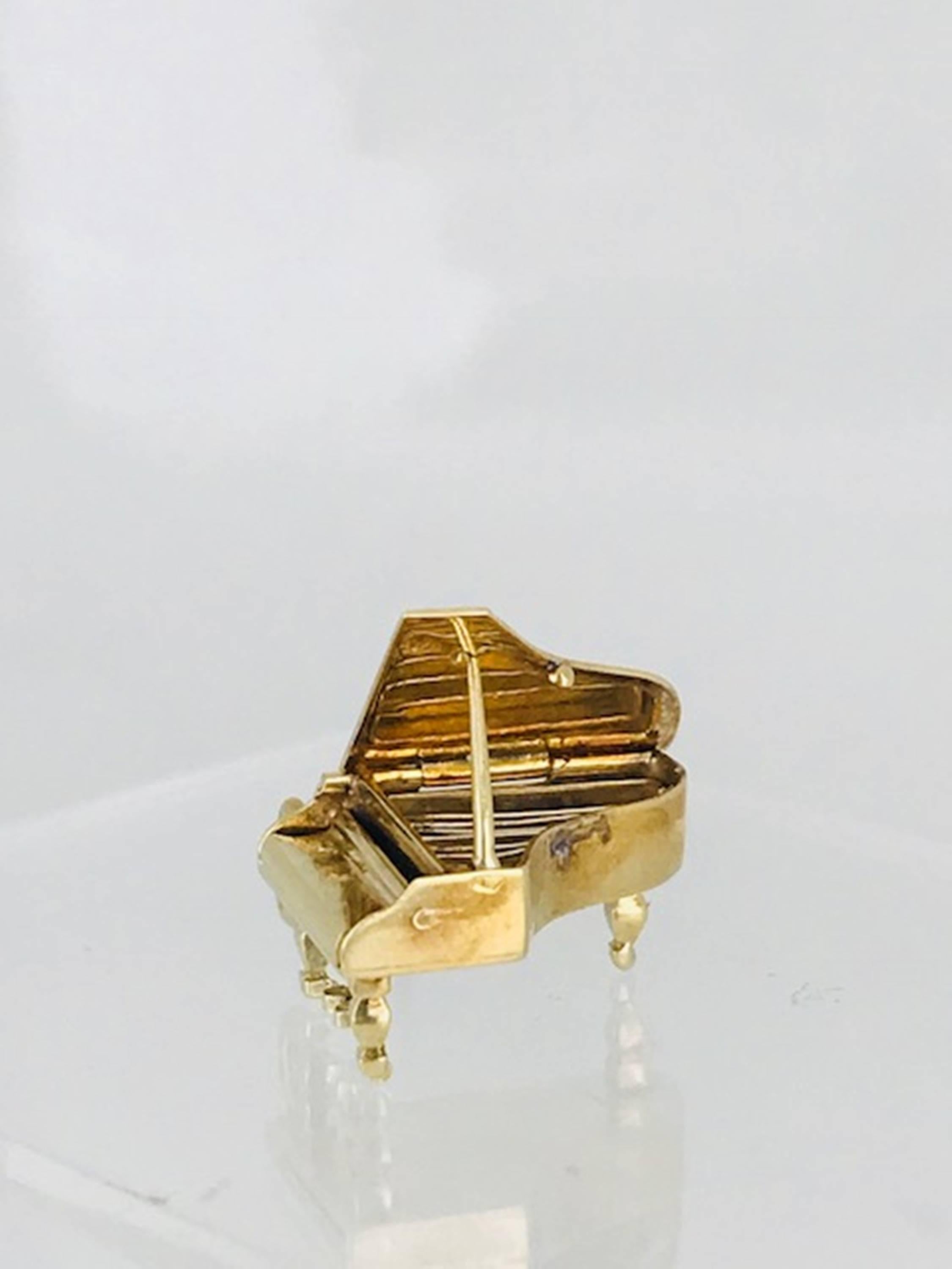 Women's or Men's Grand Piano, Charm Handmade Movable Parts of Yellow and White Gold, circa 1950 For Sale