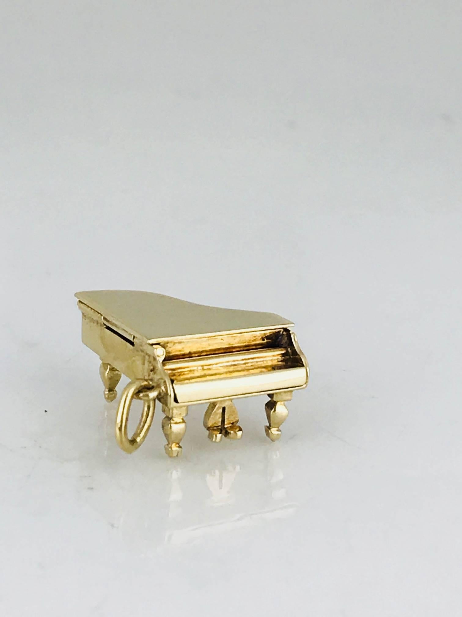 Grand Piano, Charm Handmade Movable Parts of Yellow and White Gold, circa 1950 For Sale 1